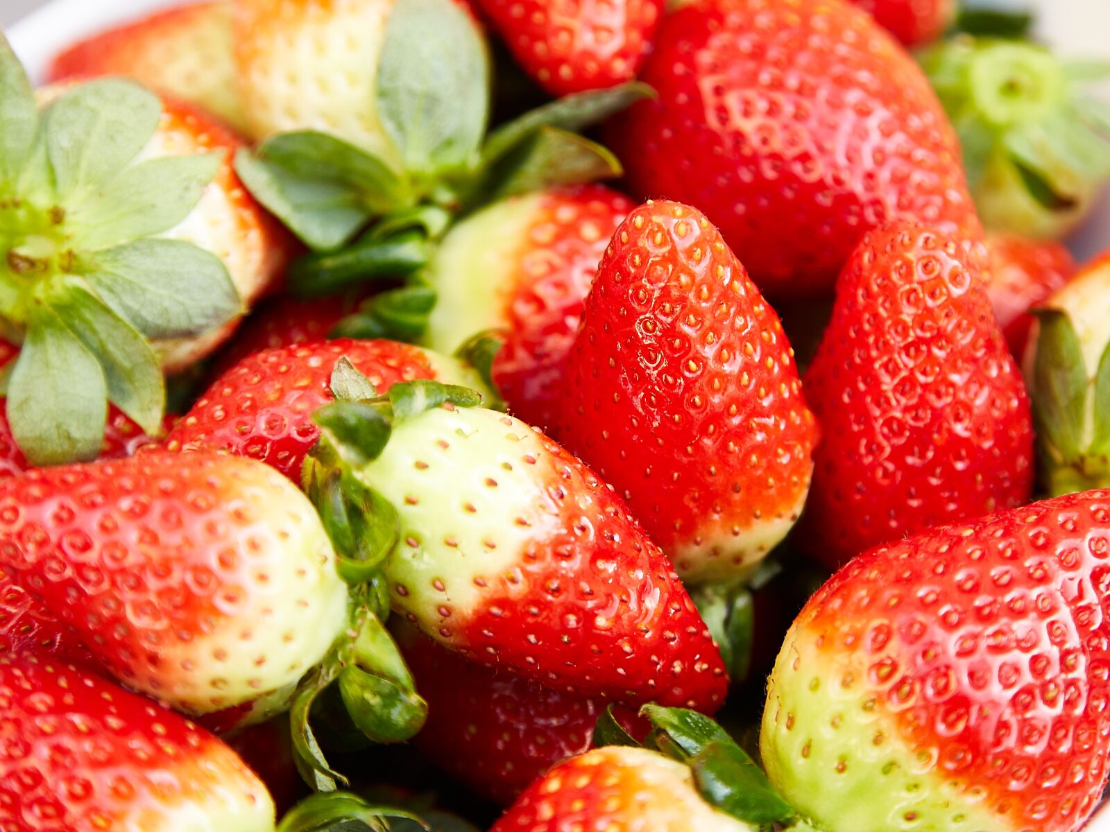 Canon EF 24-105mm F4L IS USM sample photo. Strawberry, fruit, food photography