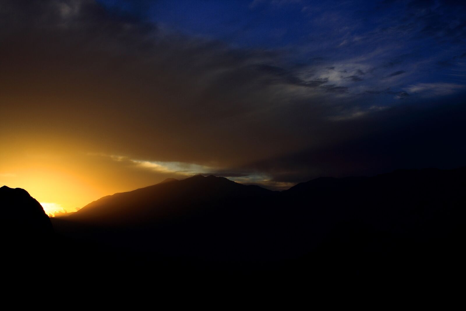 Canon EOS 40D sample photo. Mountain, light, sunset photography