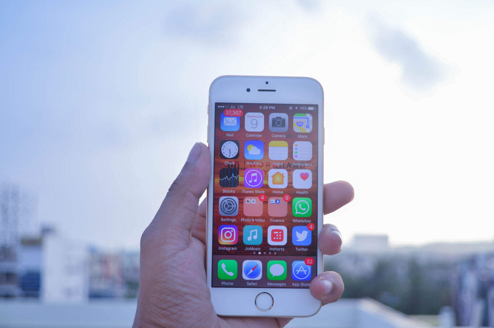Nikon D3200 sample photo. Apple, apple, device, cell photography