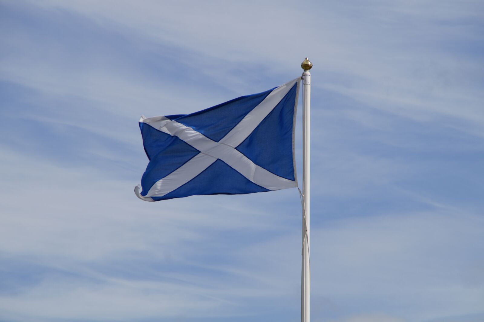 Sony SLT-A58 sample photo. Scotland, flag, sky photography