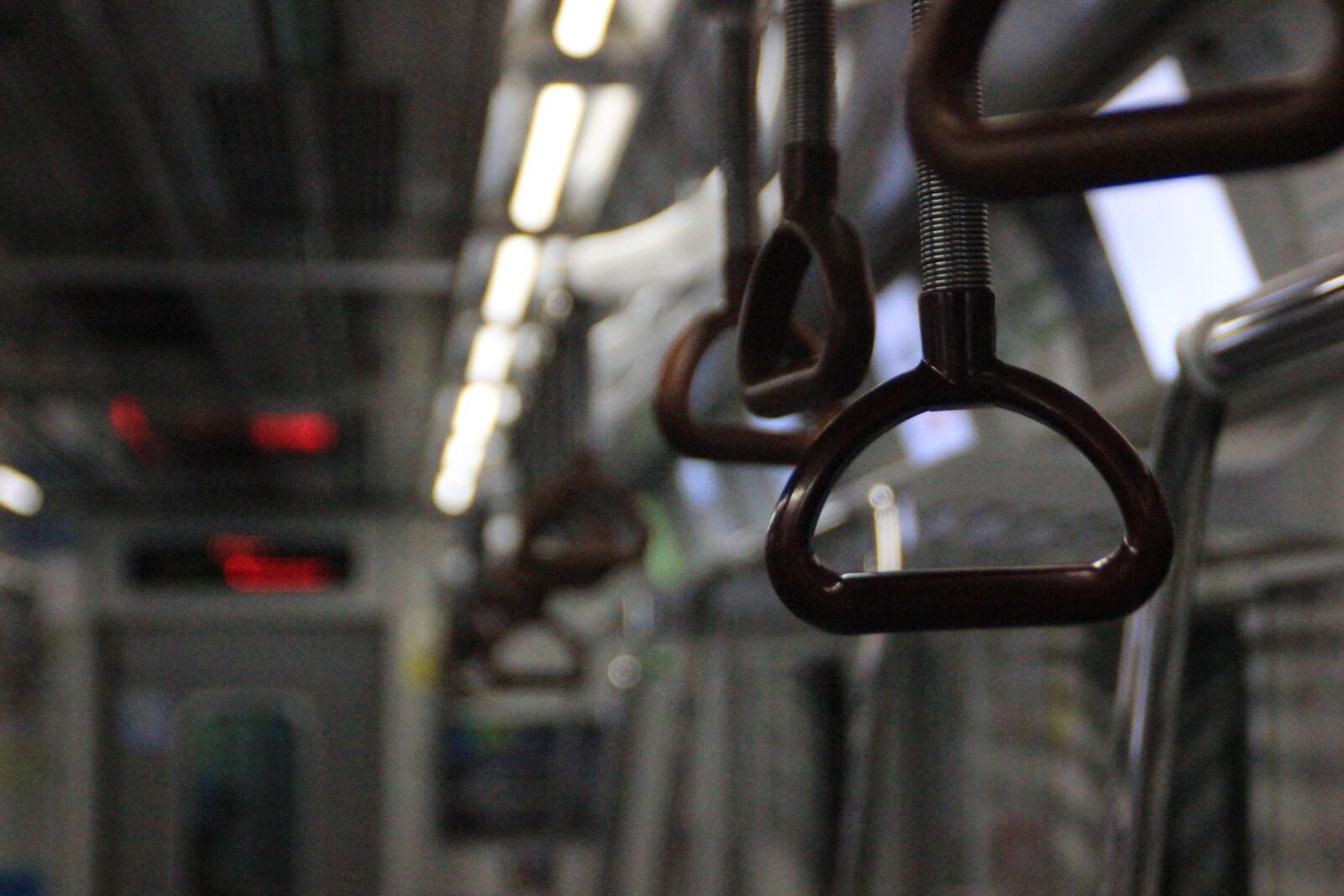 Canon EOS 600D (Rebel EOS T3i / EOS Kiss X5) sample photo. Train, korea, railway photography