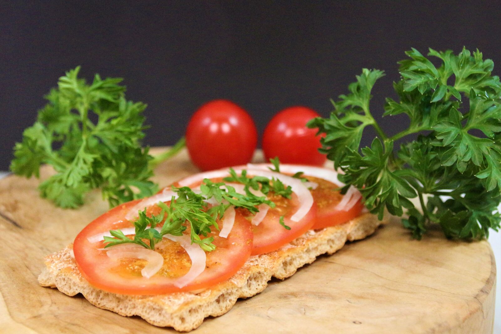 Canon EOS 700D (EOS Rebel T5i / EOS Kiss X7i) sample photo. Tomato, bread, food photography