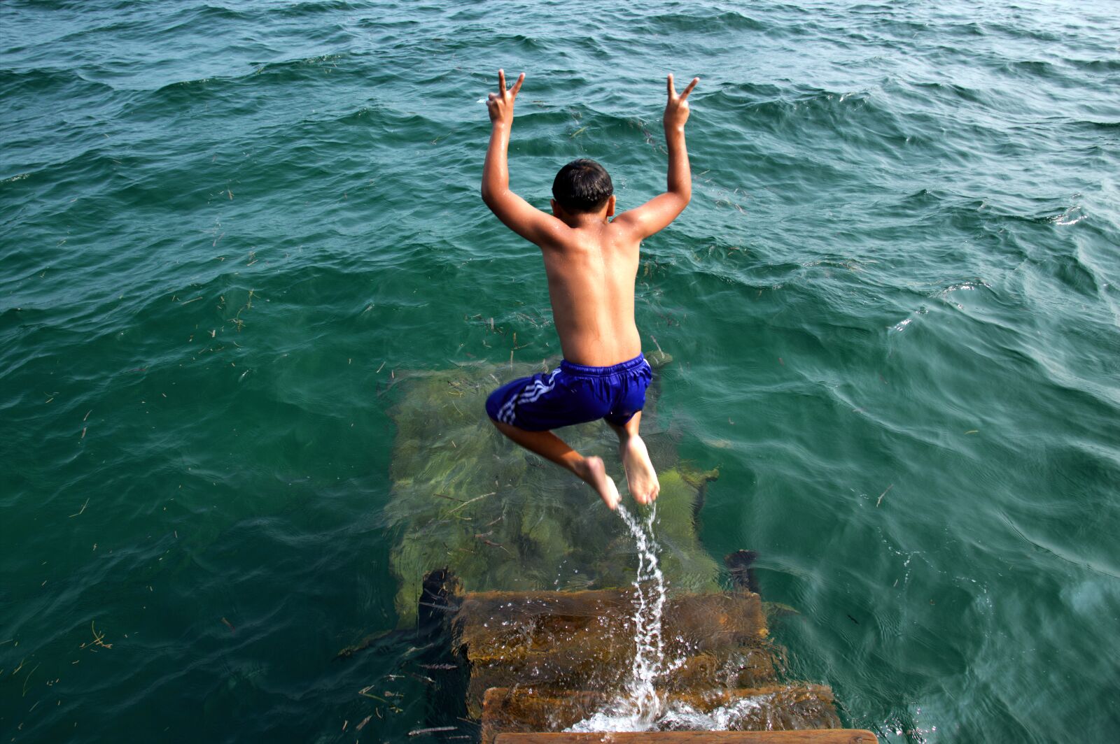 Nikon D3200 sample photo. Water, sea, jumping photography