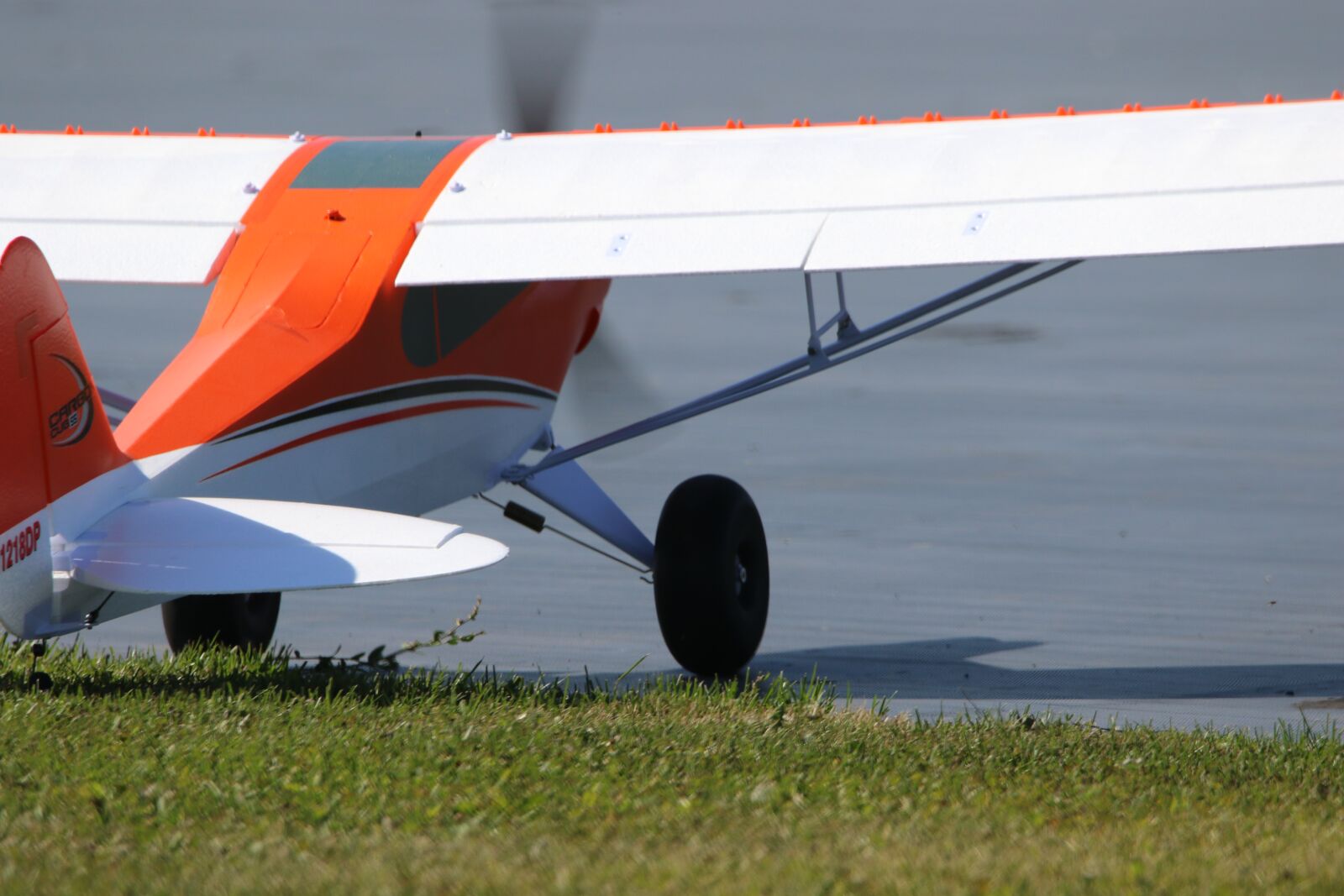 150-600mm F5-6.3 DG OS HSM | Contemporary 015 sample photo. Rc, airplane, model photography