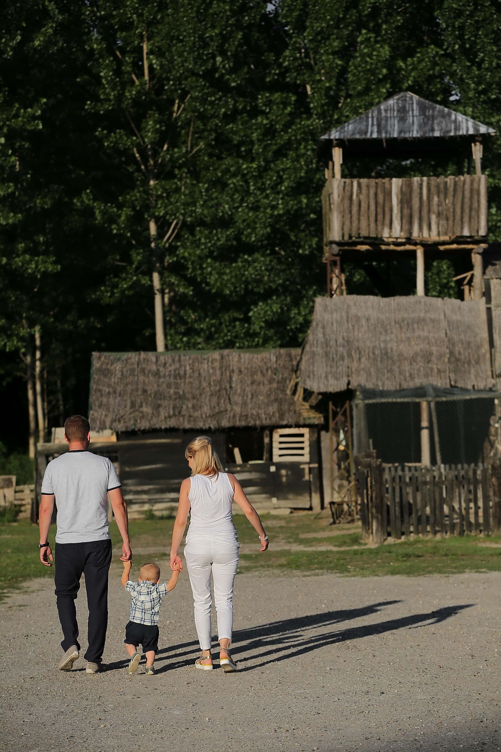 Canon EF 70-200mm F2.8L IS II USM sample photo. Villager, ranch, farmhouse, village photography