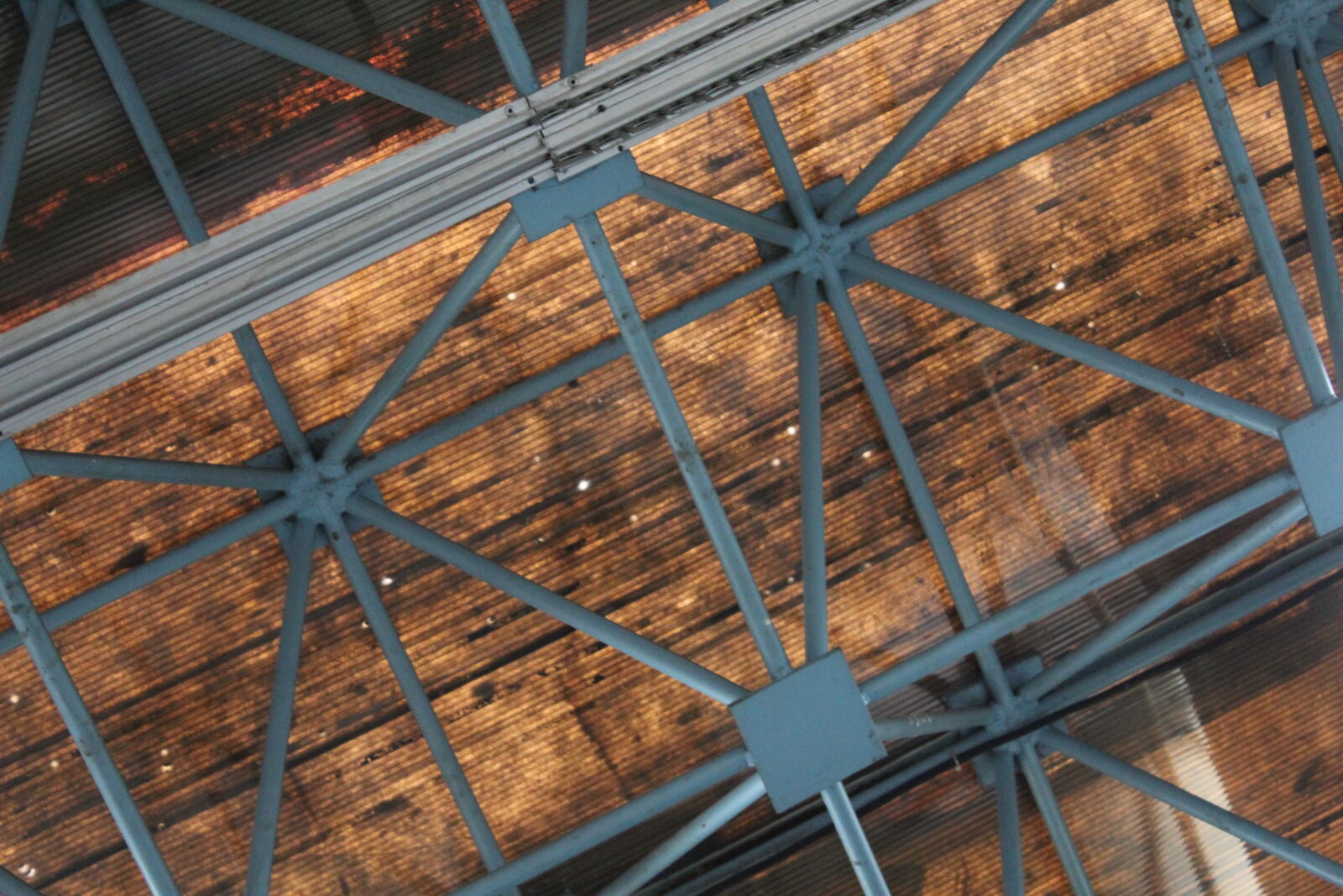 Canon EOS 1200D (EOS Rebel T5 / EOS Kiss X70 / EOS Hi) sample photo. Blue, brown, ceiling, light photography