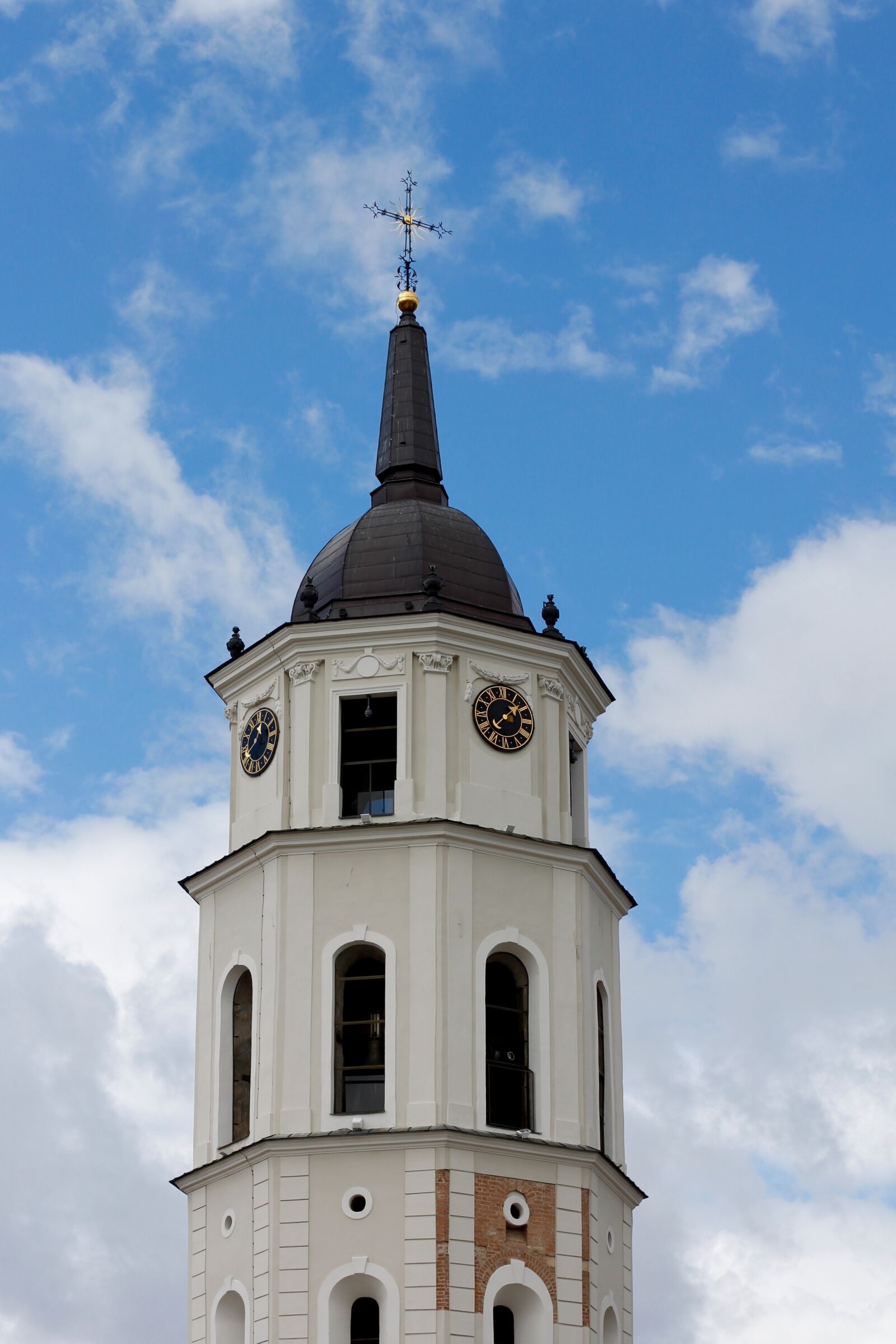 Canon EOS 60D + Canon EF 50mm F1.4 USM sample photo. Vilnius, lithuania, eastern europe photography
