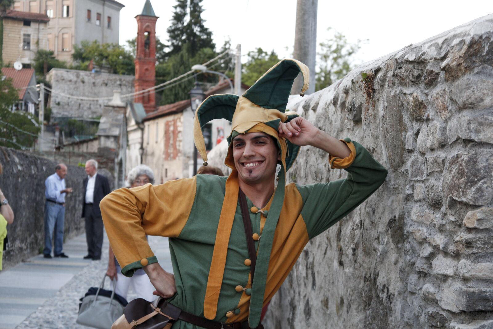 Canon EOS 600D (Rebel EOS T3i / EOS Kiss X5) sample photo. Jester, city, middle ages photography