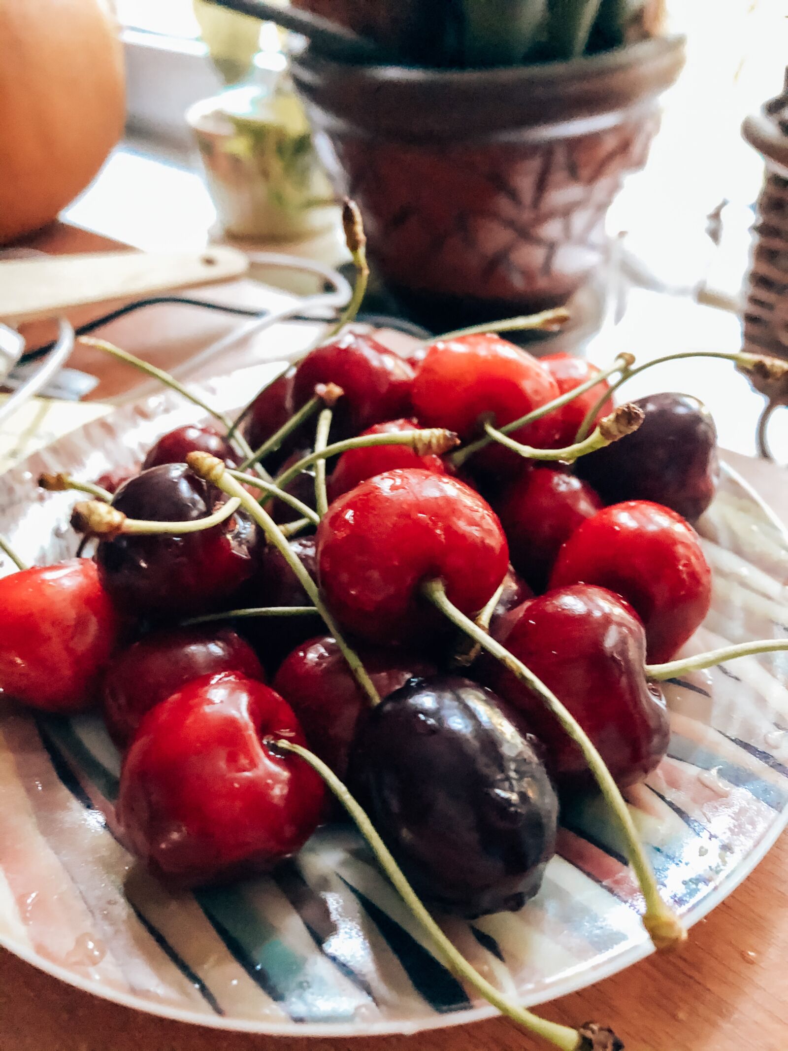 iPhone 8 back camera 3.99mm f/1.8 sample photo. Cherry, fruit, summer photography