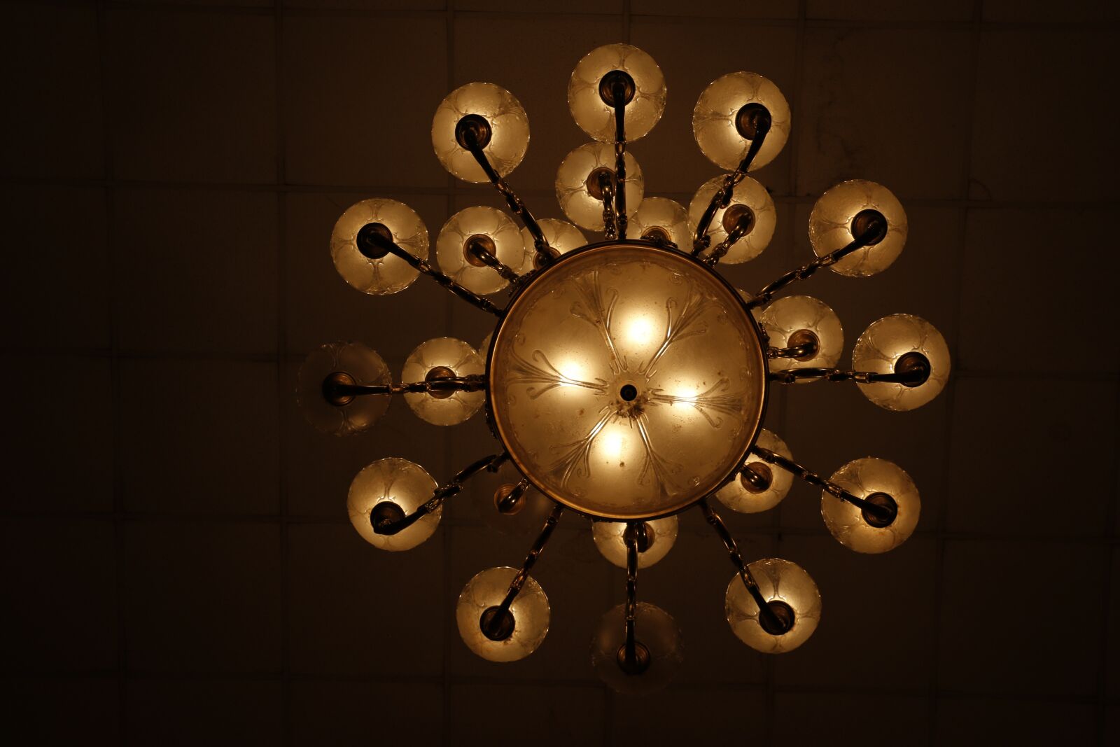 Canon EOS 7D Mark II sample photo. Lights, chandelier, decor photography