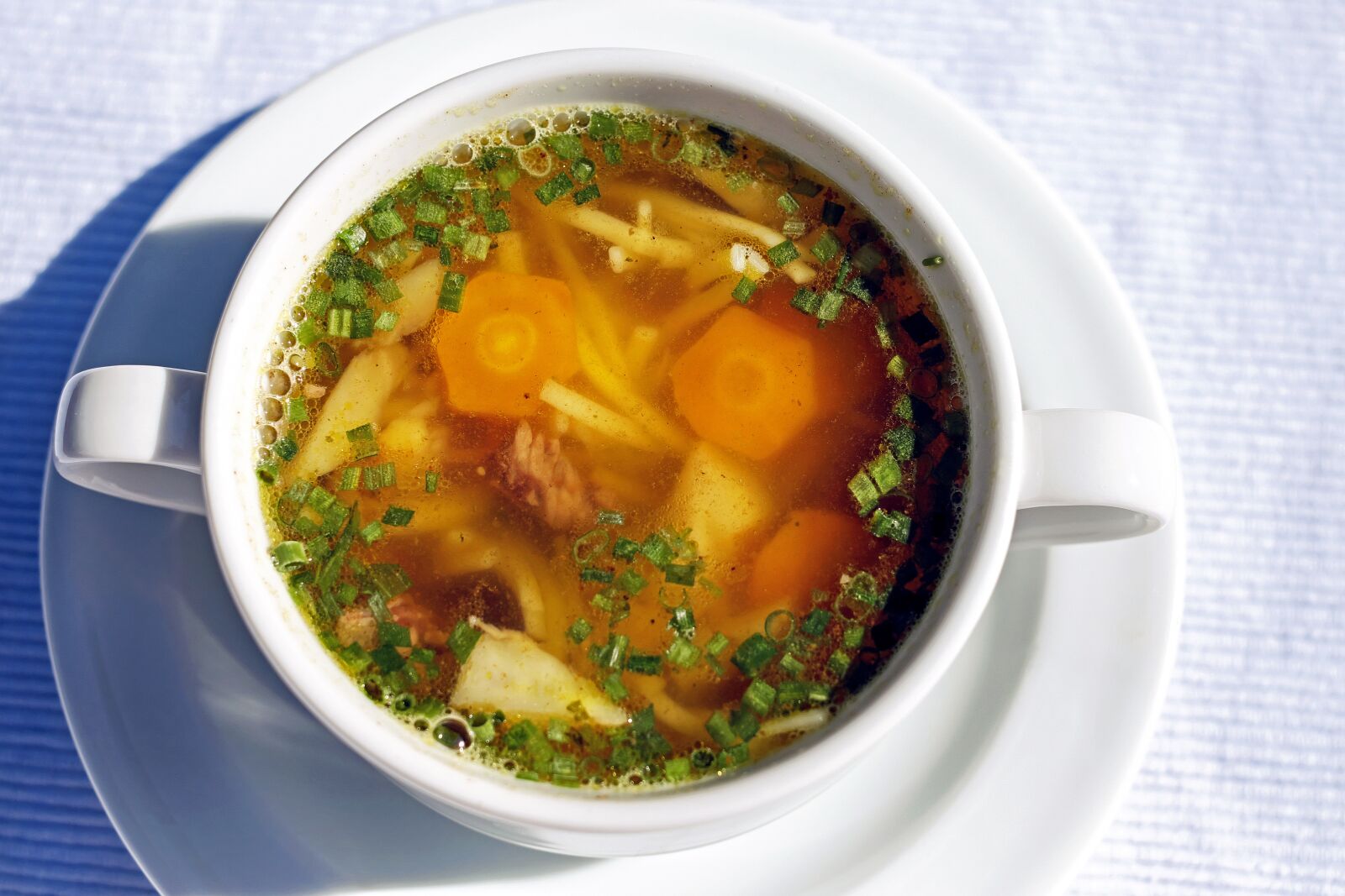 Fujifilm X-T10 + Fujifilm XF 35mm F1.4 R sample photo. Soup, beef soup, noodle photography