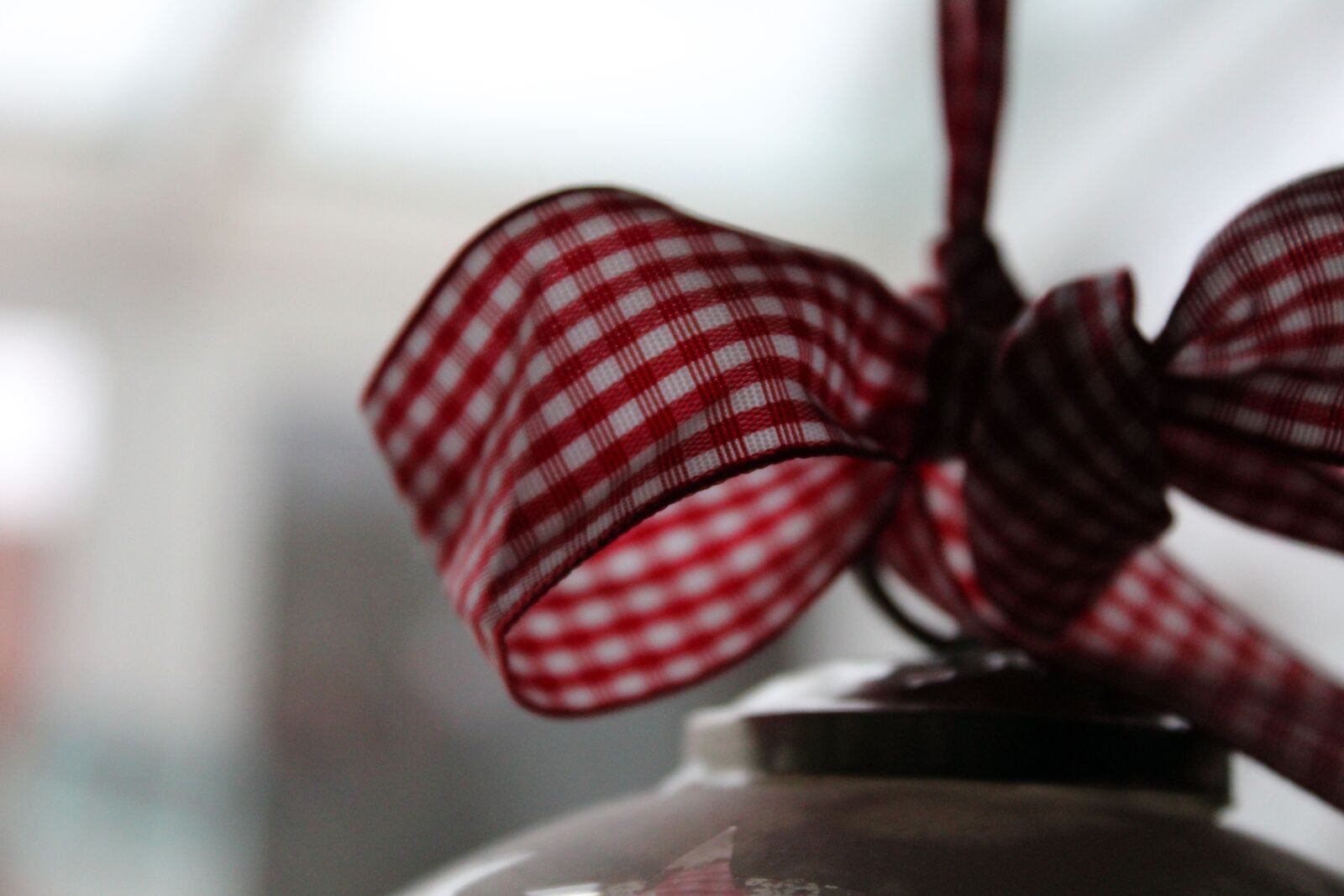Canon EOS 2000D (EOS Rebel T7 / EOS Kiss X90 / EOS 1500D) sample photo. Loop, diamonds, plaid photography