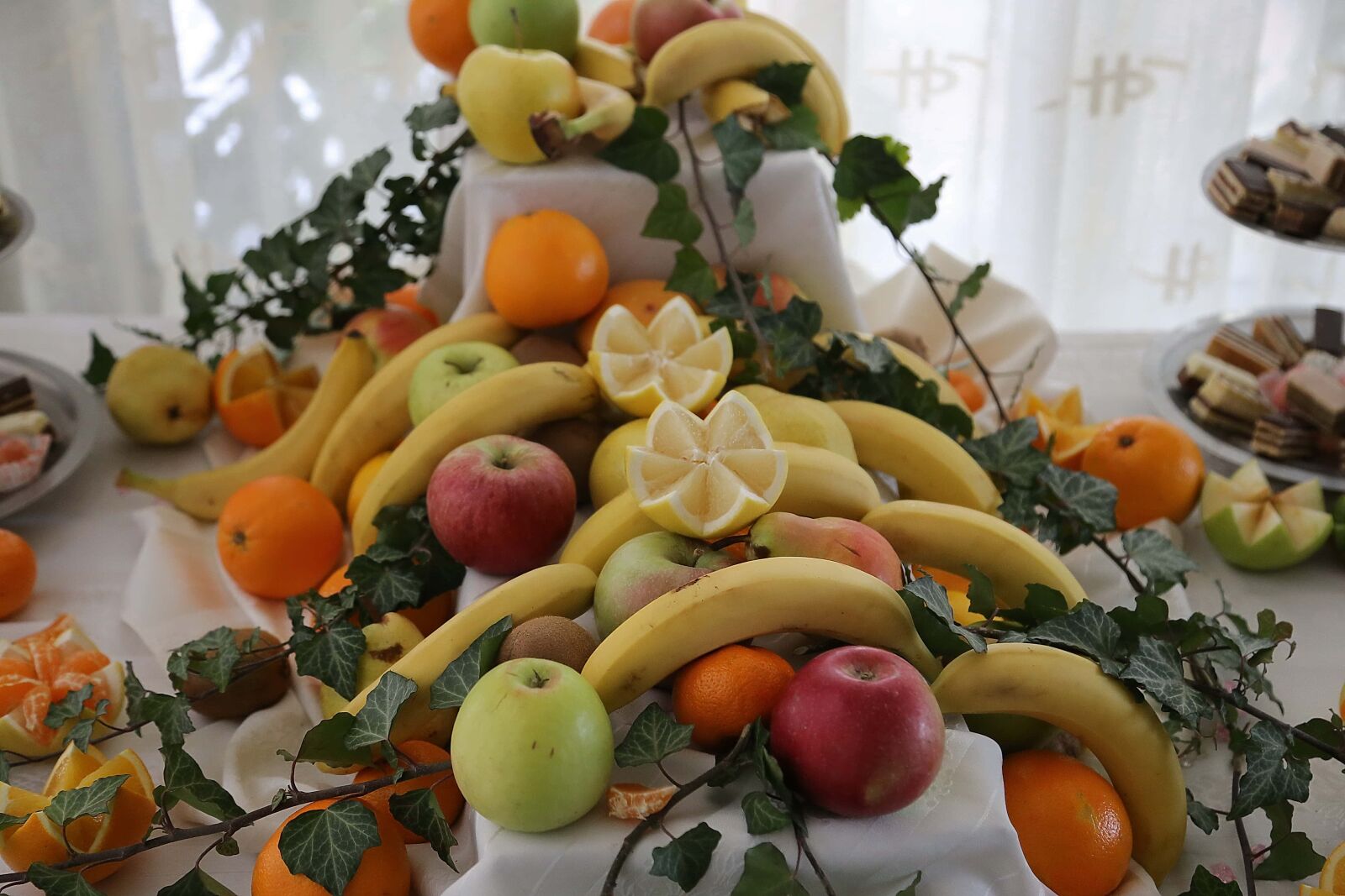Canon EF 24-105mm F4L IS USM sample photo. Buffet, citrus, lemon, breakfast photography