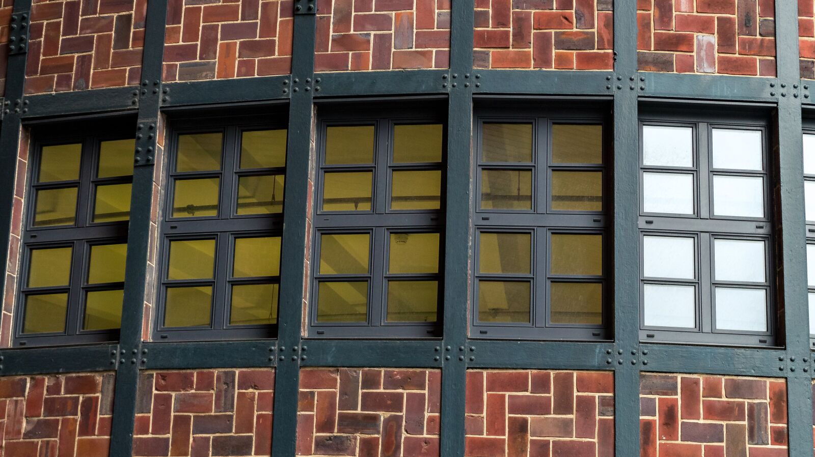Sony Alpha a5000 (ILCE 5000) sample photo. Facade, window, masonry photography