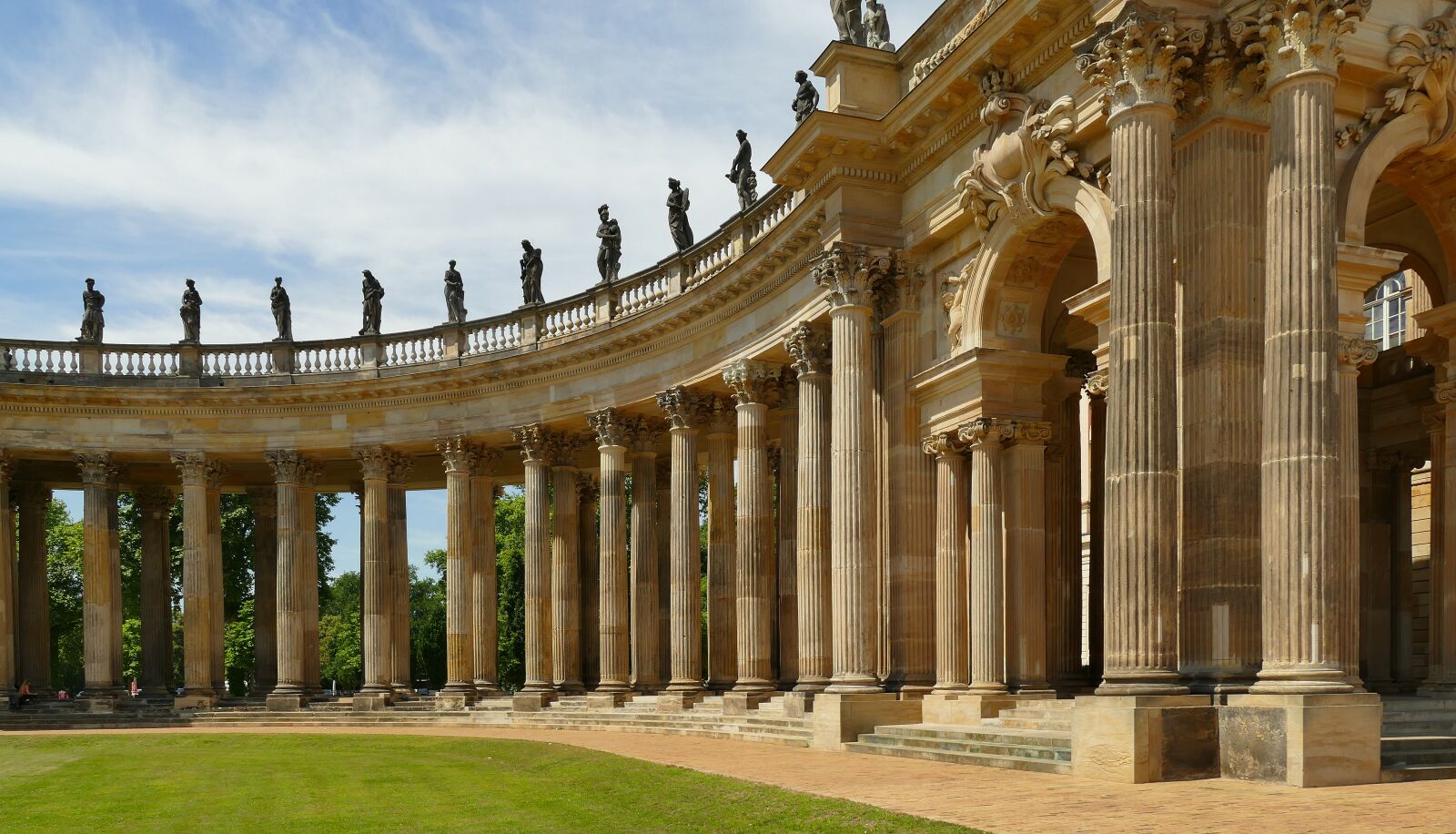 Panasonic Lumix DMC-FZ1000 sample photo. Colonnade, gang, columnar photography