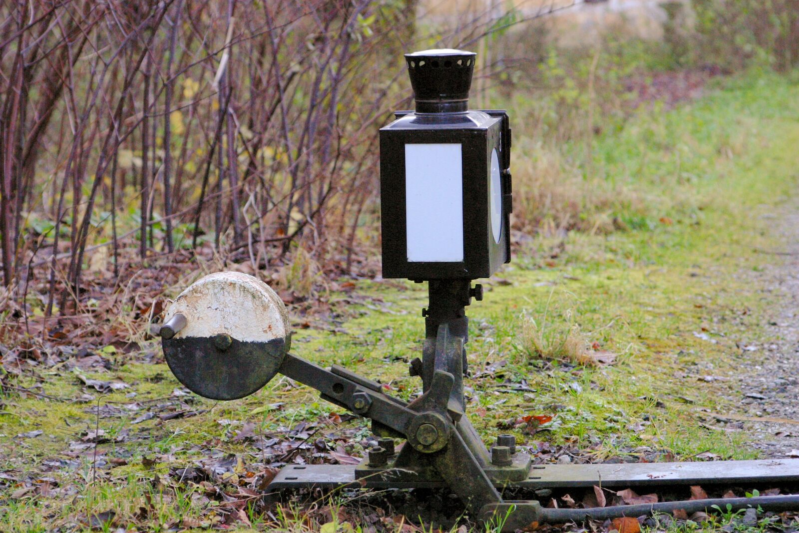 Canon EOS D60 sample photo. Train, signal box, railway photography