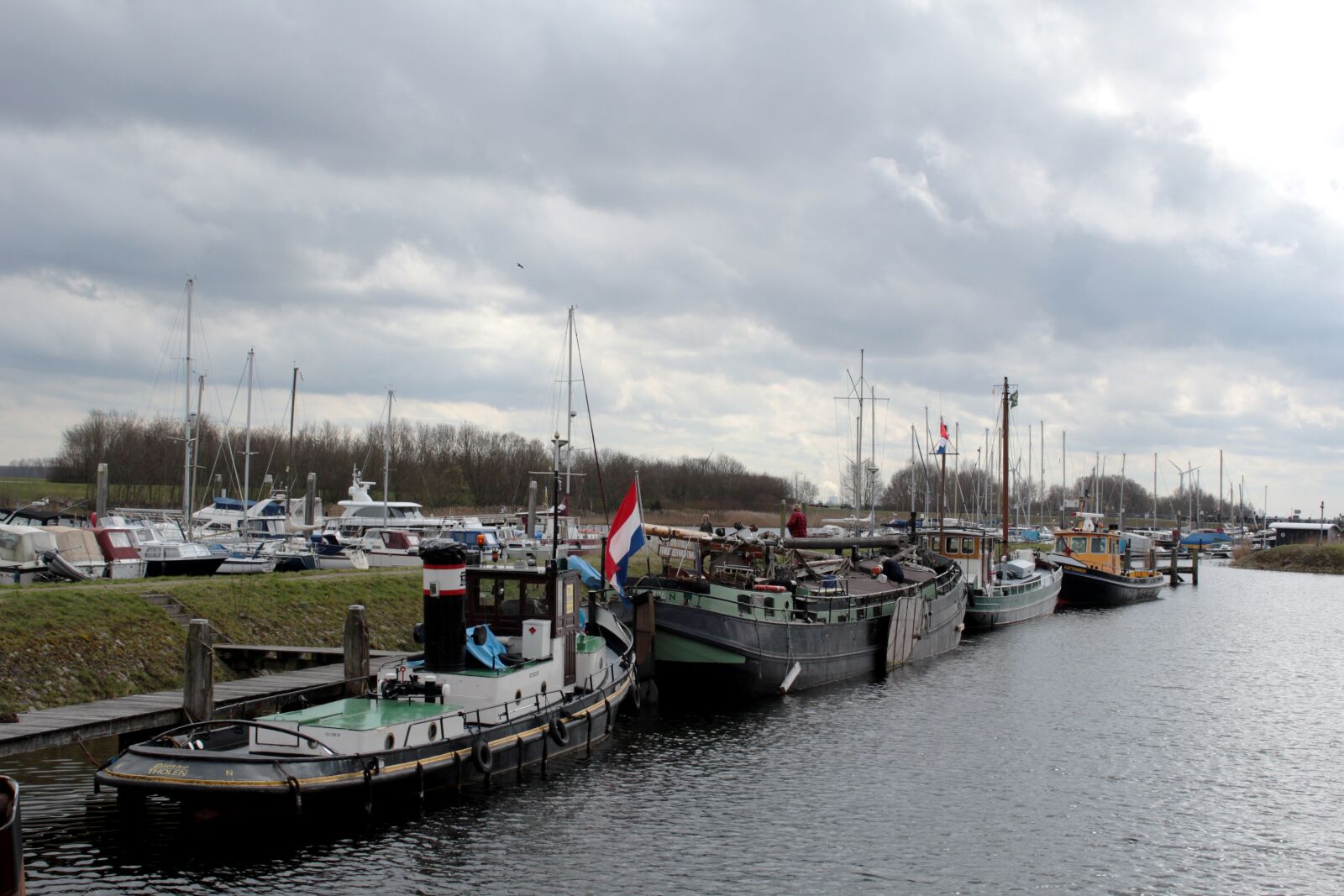 Canon EOS 600D (Rebel EOS T3i / EOS Kiss X5) sample photo. Port, boats, water photography
