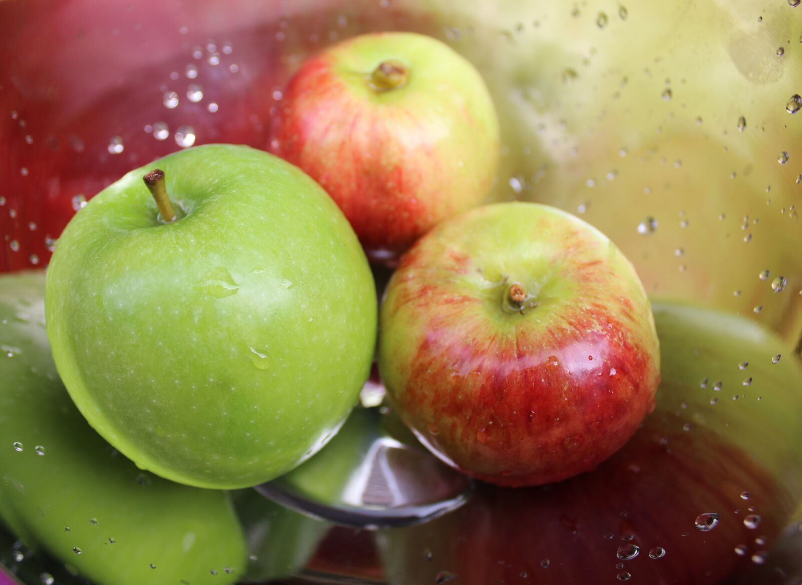 Canon EOS 1200D (EOS Rebel T5 / EOS Kiss X70 / EOS Hi) sample photo. Apple, fruit, fruits photography