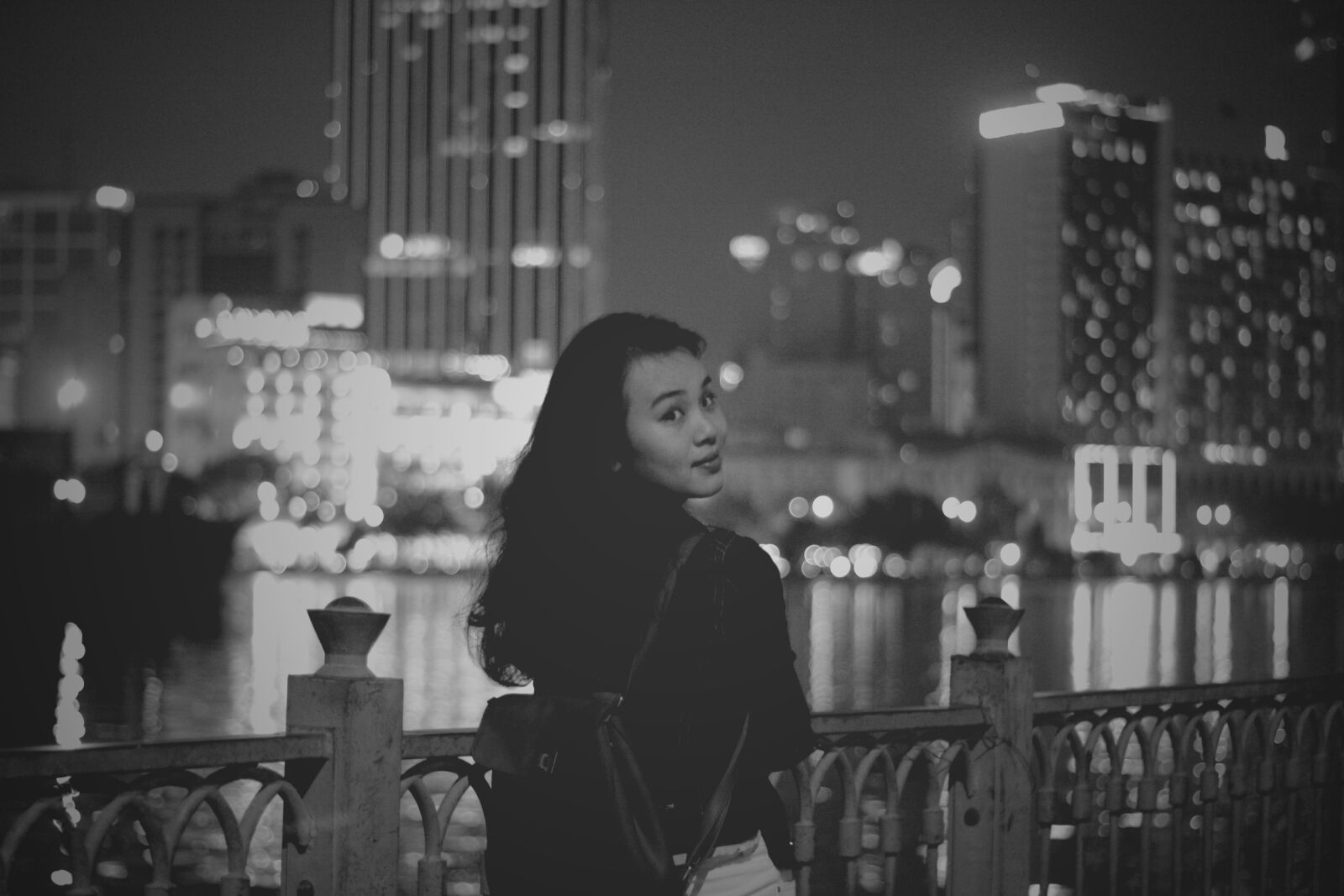 Canon EOS 40D sample photo. Woman, in, city, at photography