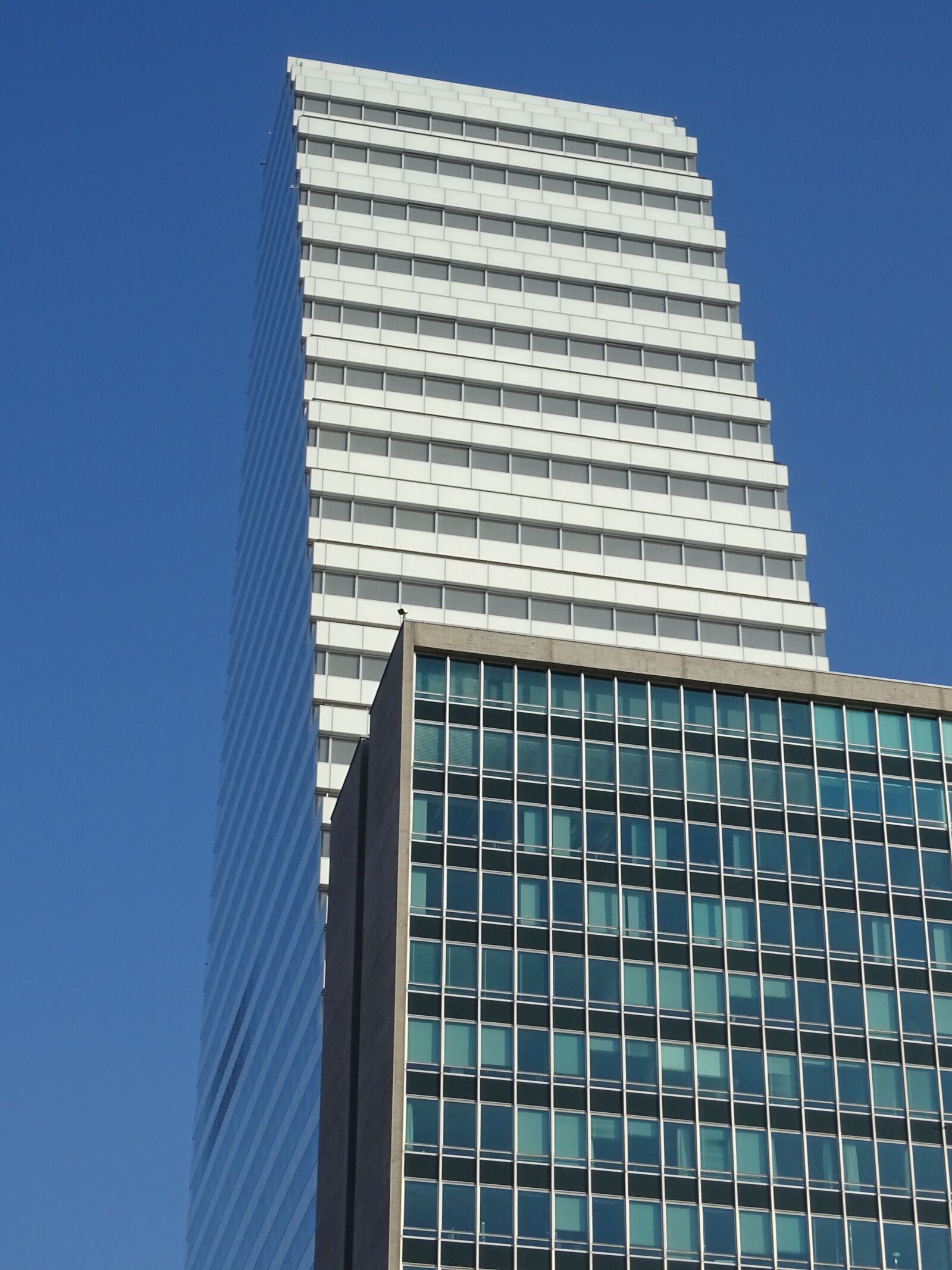 Sony Cyber-shot DSC-HX400V sample photo. Skyscraper, basel, roche-tower photography