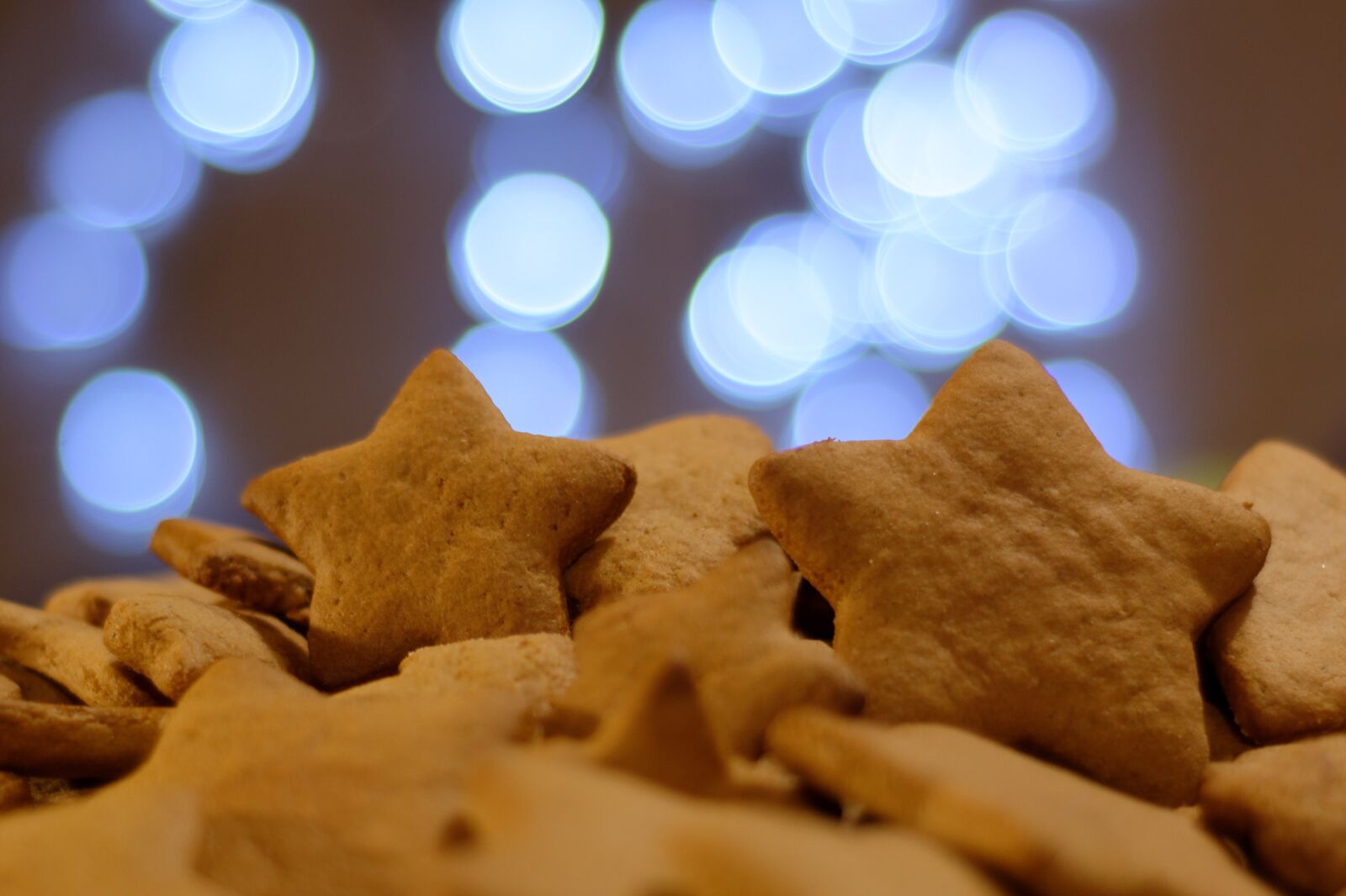 Nikon D5200 sample photo. Gingerbread, burning, asterisk photography