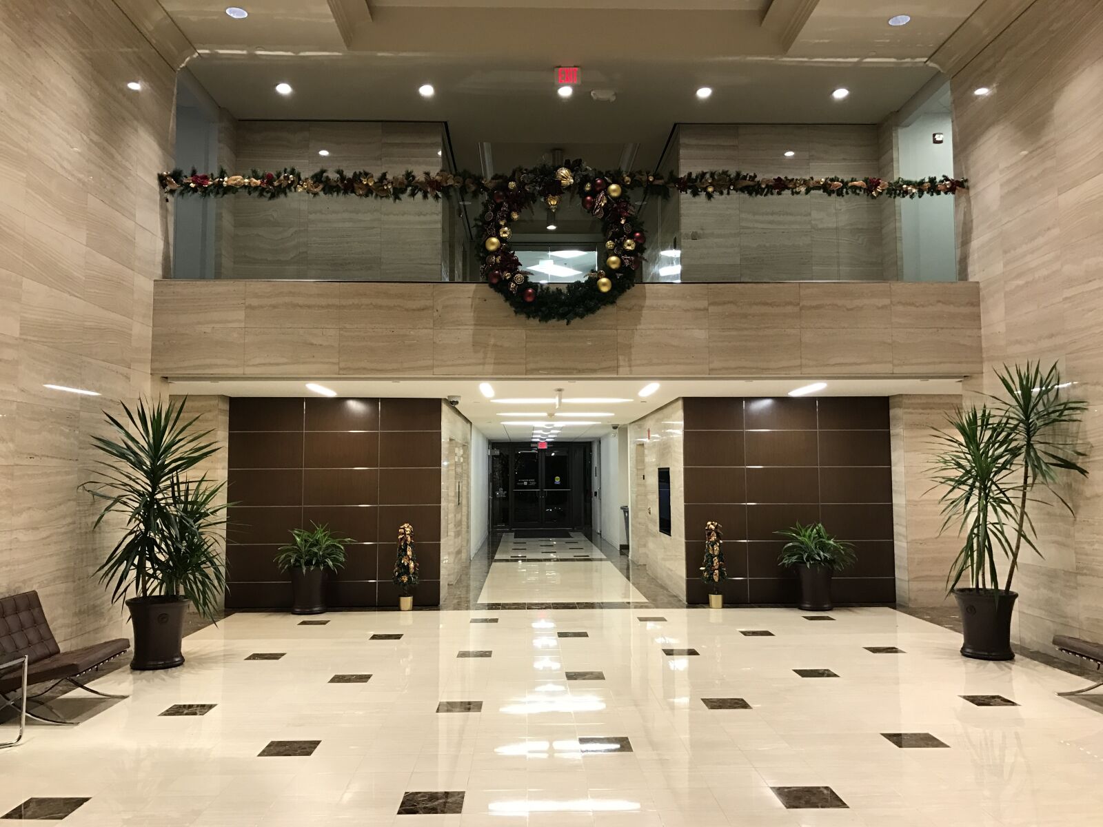 iPhone 7 back camera 3.99mm f/1.8 sample photo. Holiday office, office, business photography