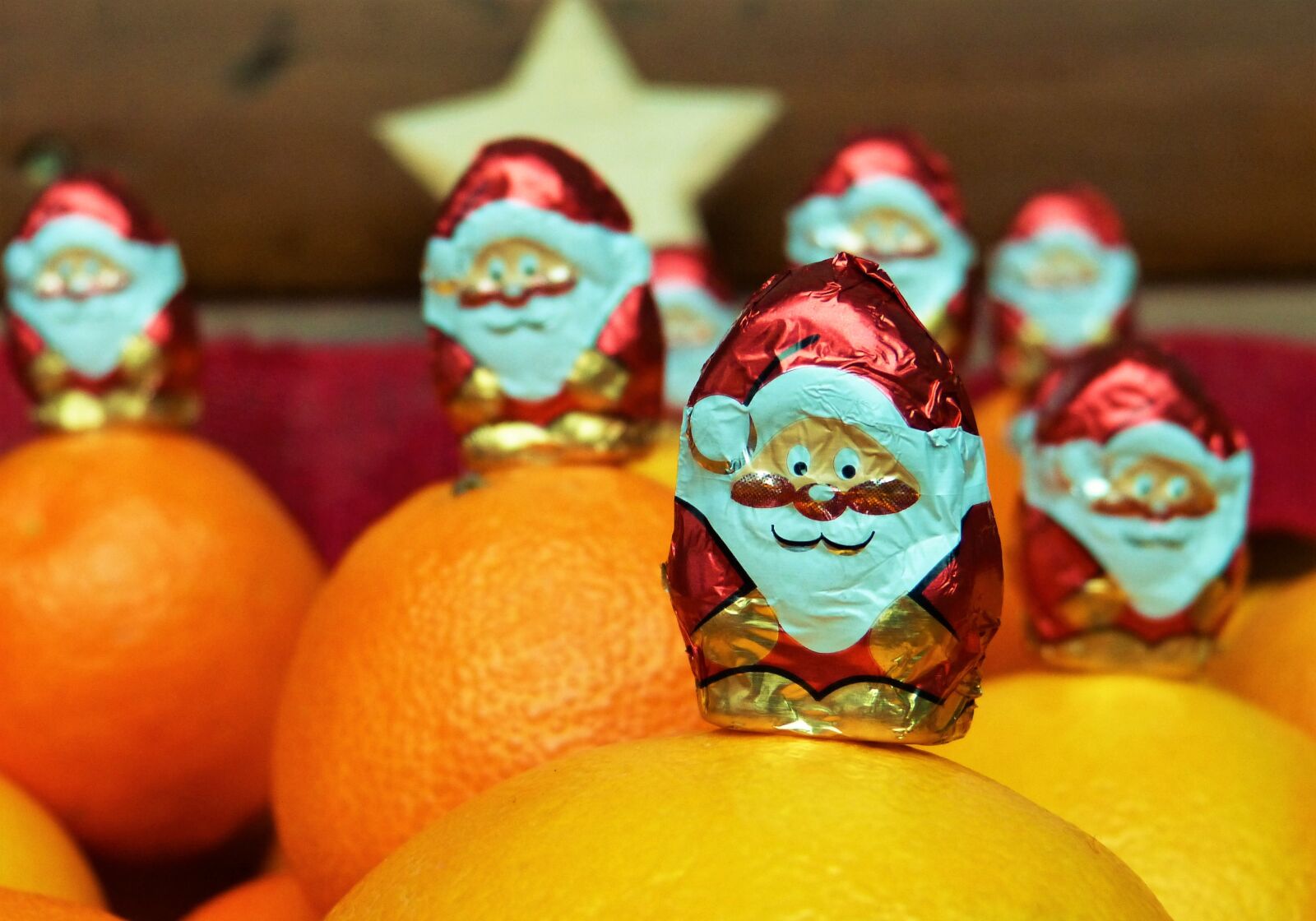 Panasonic Lumix DMC-FZ150 sample photo. Nicholas, chocolate, decoration photography