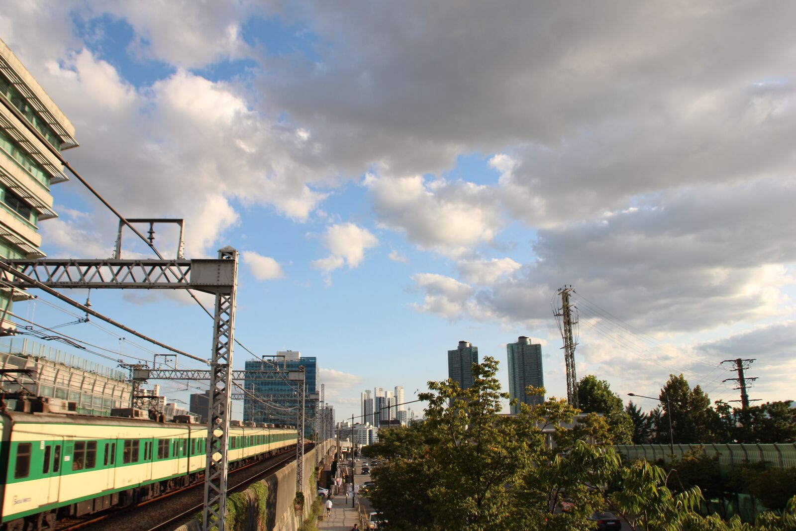 Canon EOS 600D (Rebel EOS T3i / EOS Kiss X5) sample photo. Train, subway, republic of photography