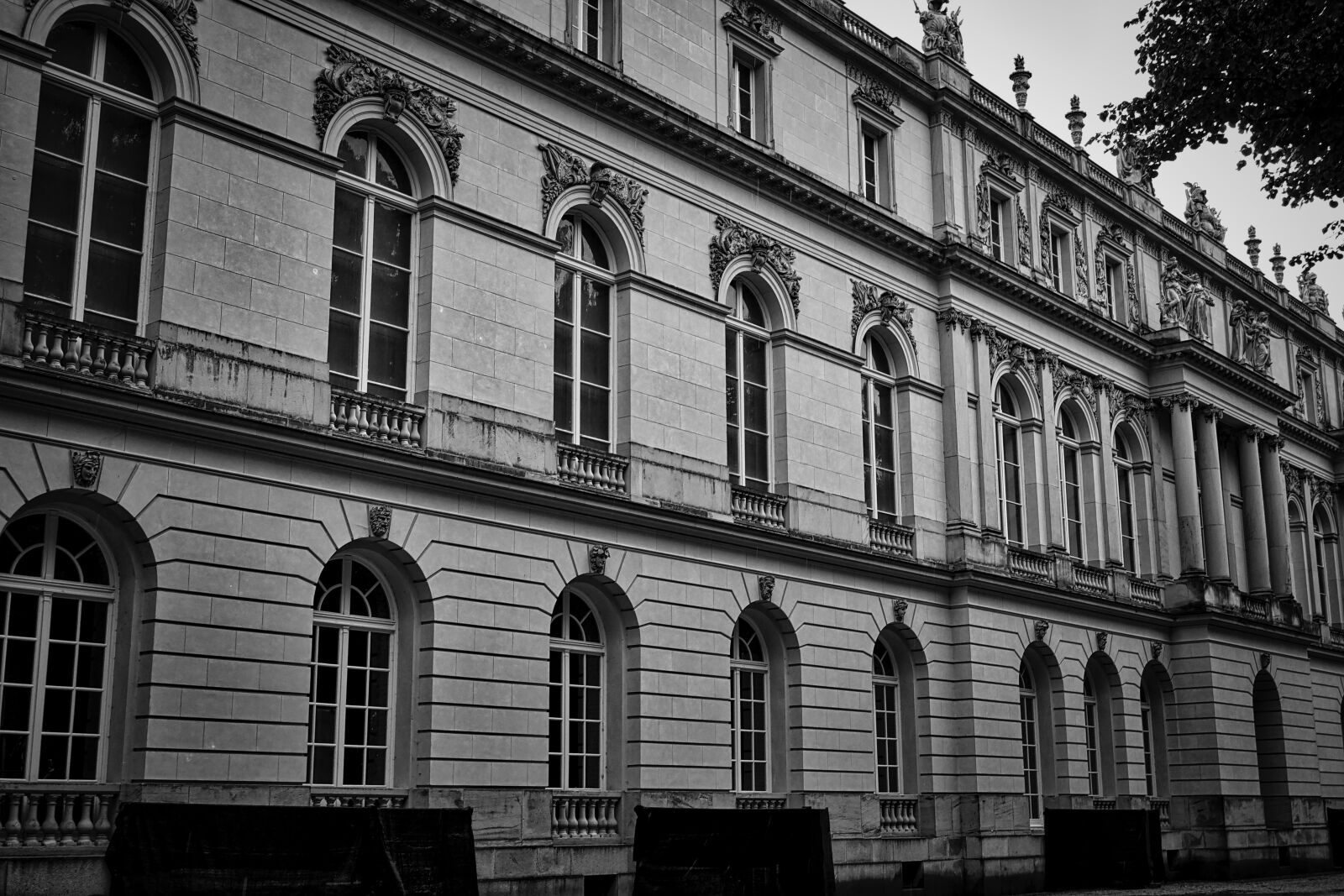 Sony Cyber-shot DSC-RX100 III sample photo. Facade, palace, architecture photography