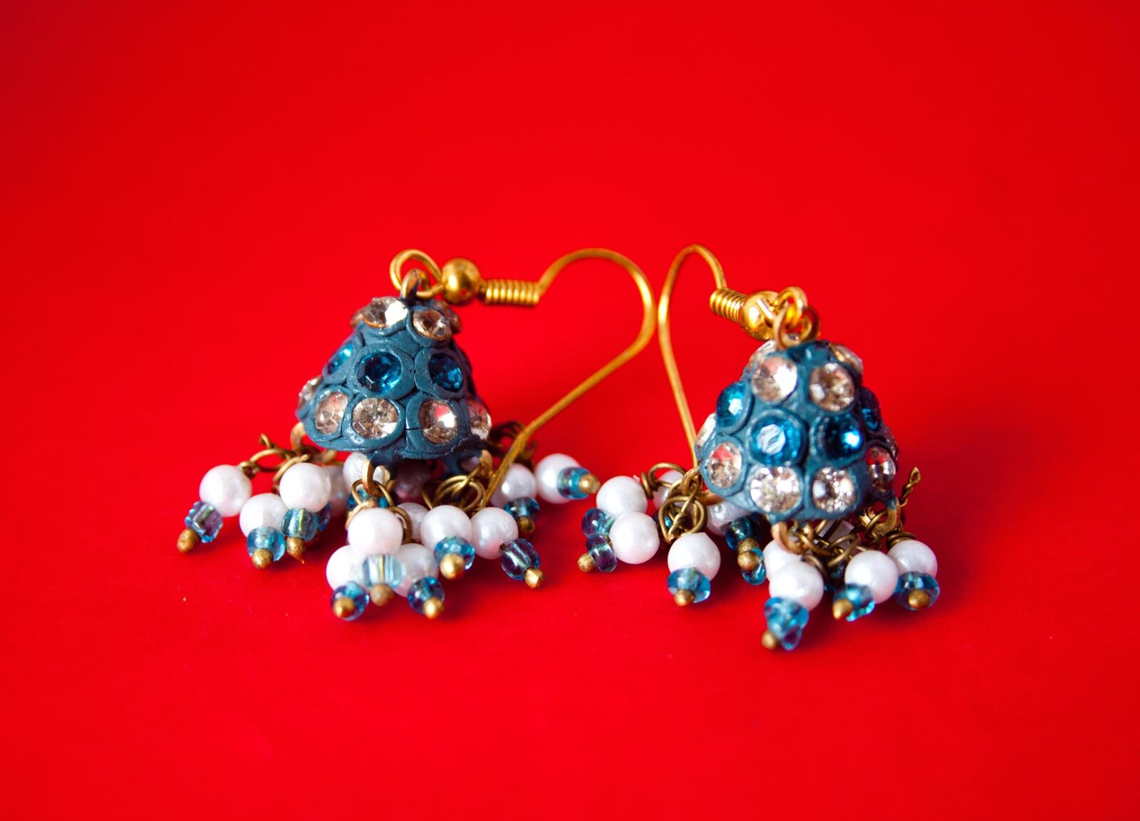 Canon EOS 1000D (EOS Digital Rebel XS / EOS Kiss F) sample photo. Metal, earrings, jewelry, decoration photography