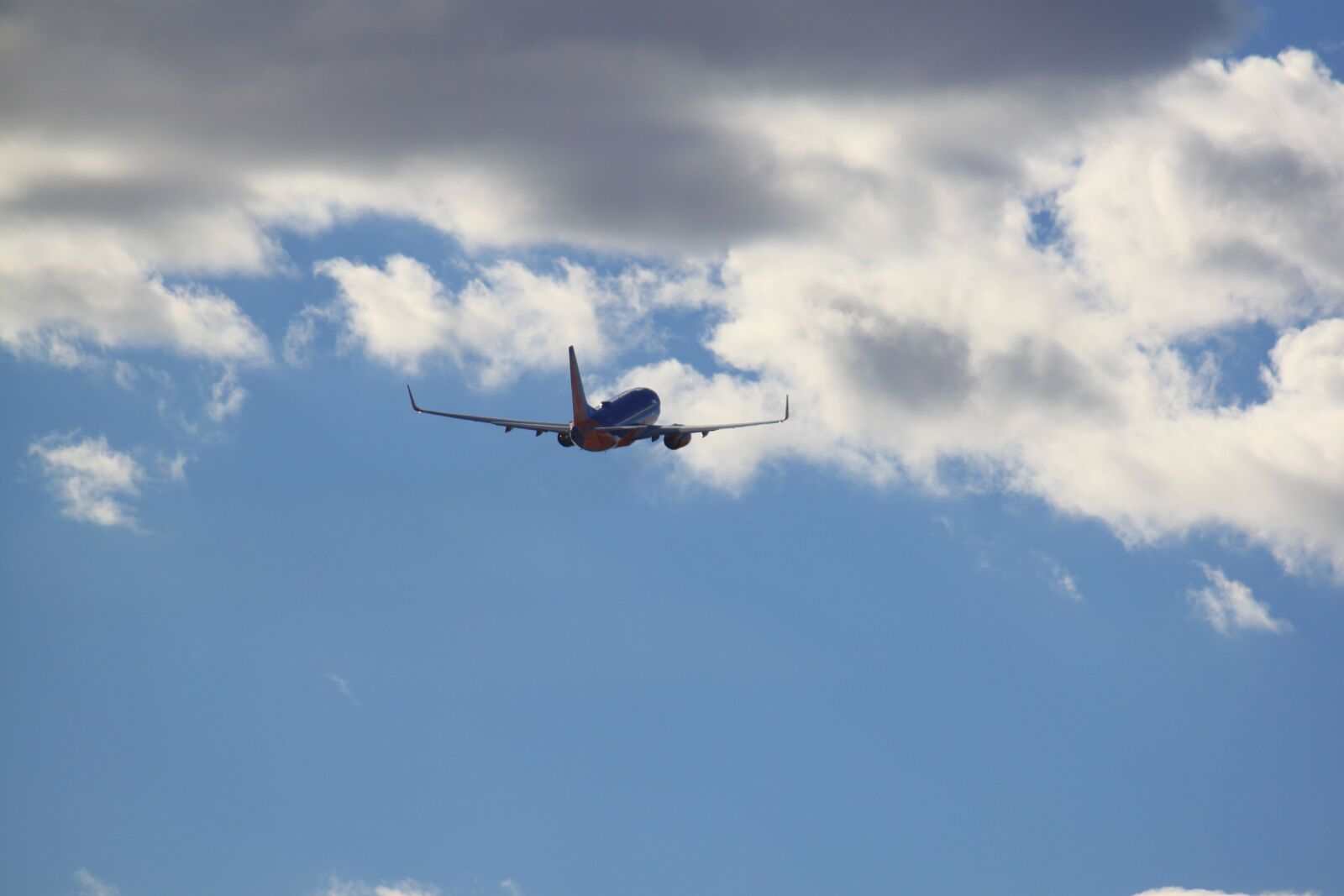 Canon EOS 500D (EOS Rebel T1i / EOS Kiss X3) sample photo. Airplane, flight, air photography