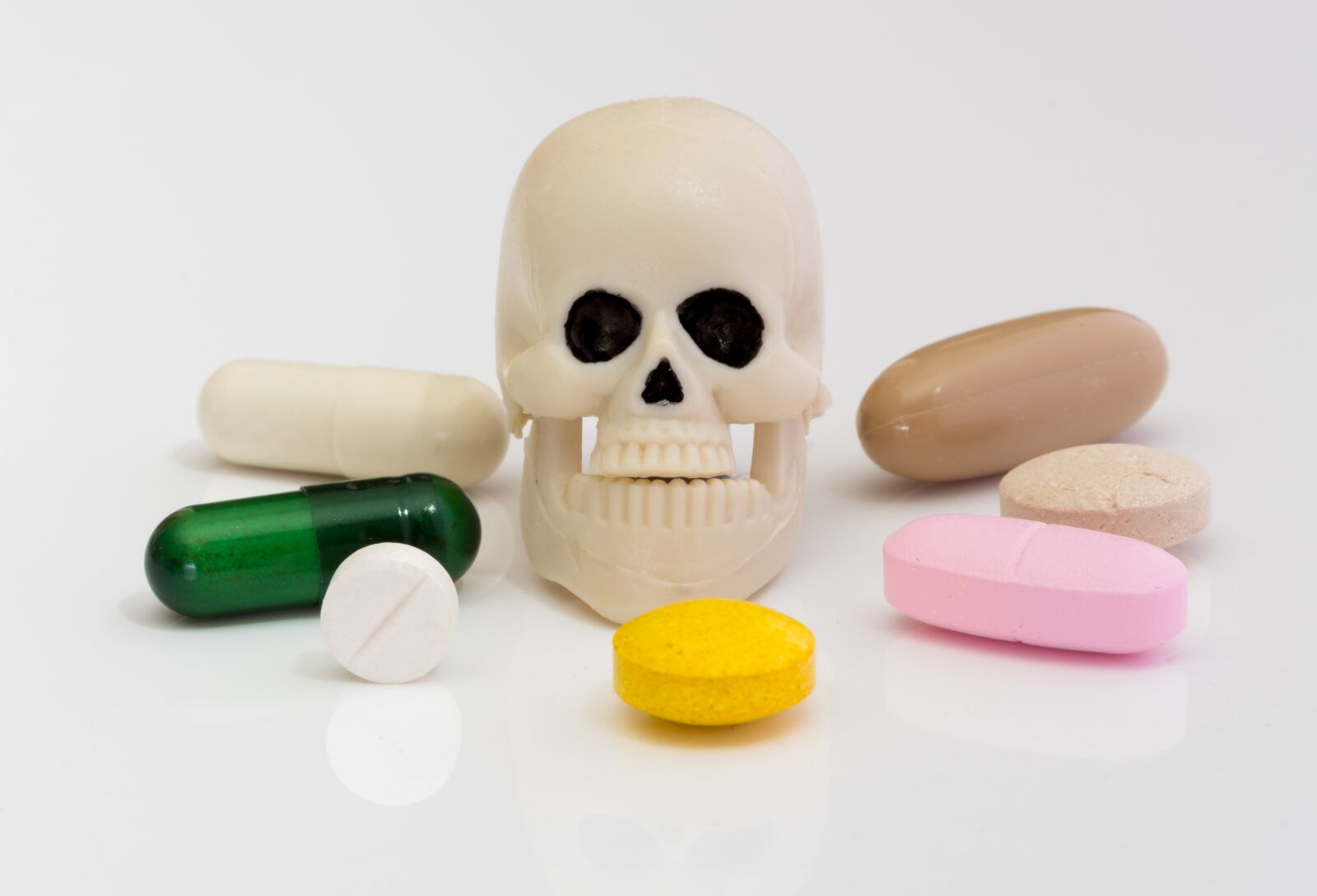 Fujifilm X-T2 + Fujifilm XF 80mm F2.8 R LM OIS WR Macro sample photo. Tablets, pills, medical photography