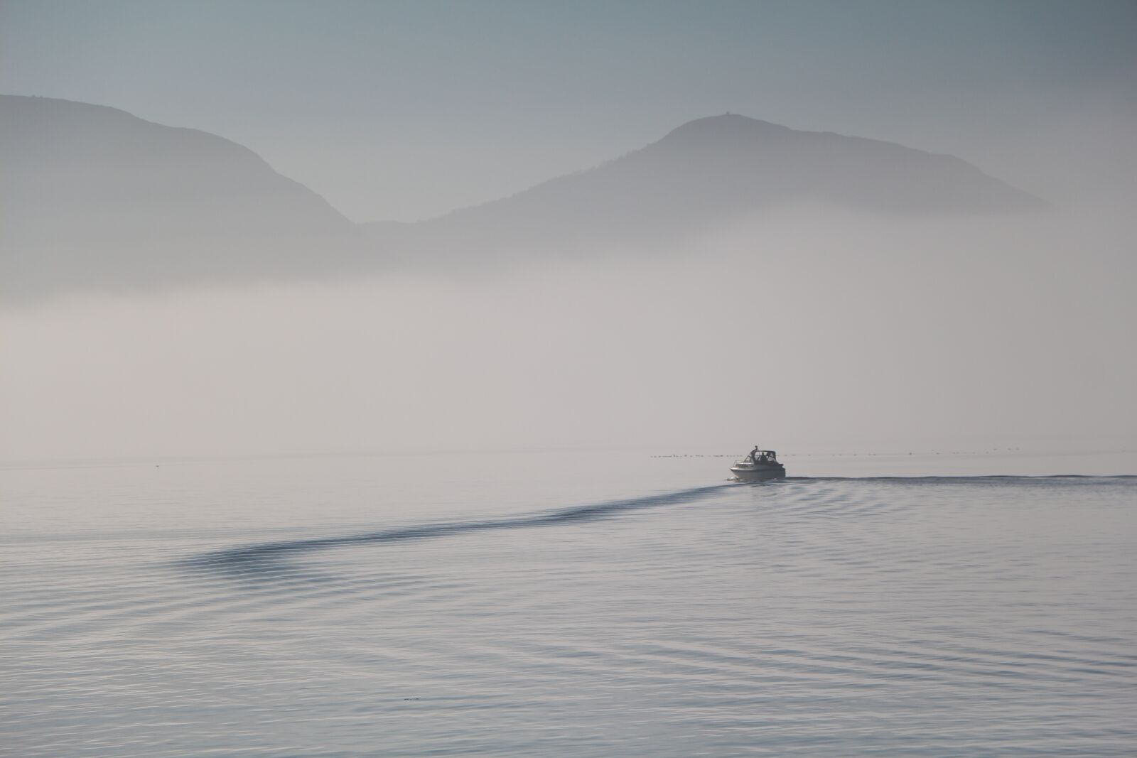 Canon EOS 650D (EOS Rebel T4i / EOS Kiss X6i) sample photo. Mountain, water, fog photography