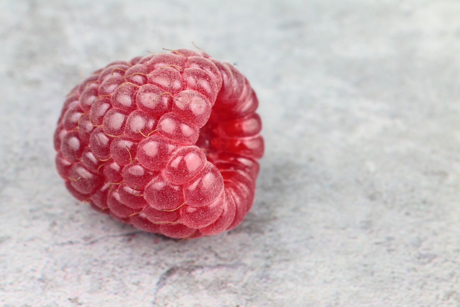 Canon EOS 1100D (EOS Rebel T3 / EOS Kiss X50) + Canon EF 50mm F1.8 II sample photo. Raspberry, fruit, sweet photography
