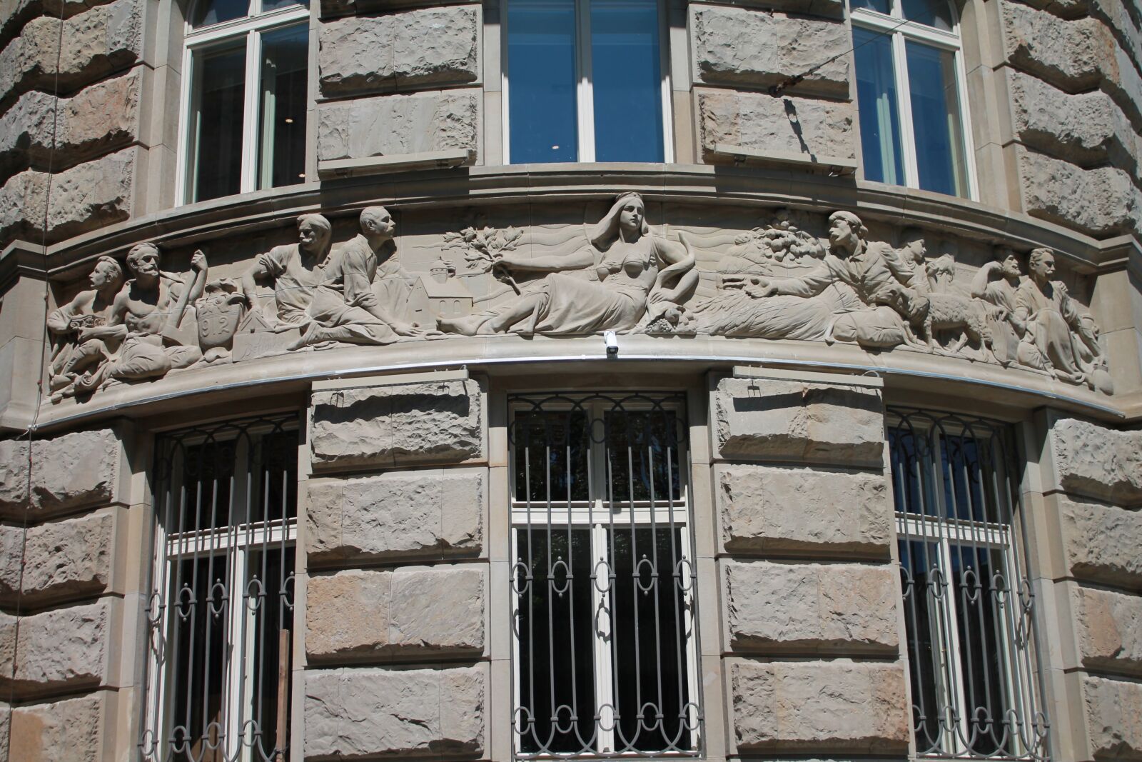 Canon EOS 1100D (EOS Rebel T3 / EOS Kiss X50) sample photo. Architecture, art image, sculpture photography