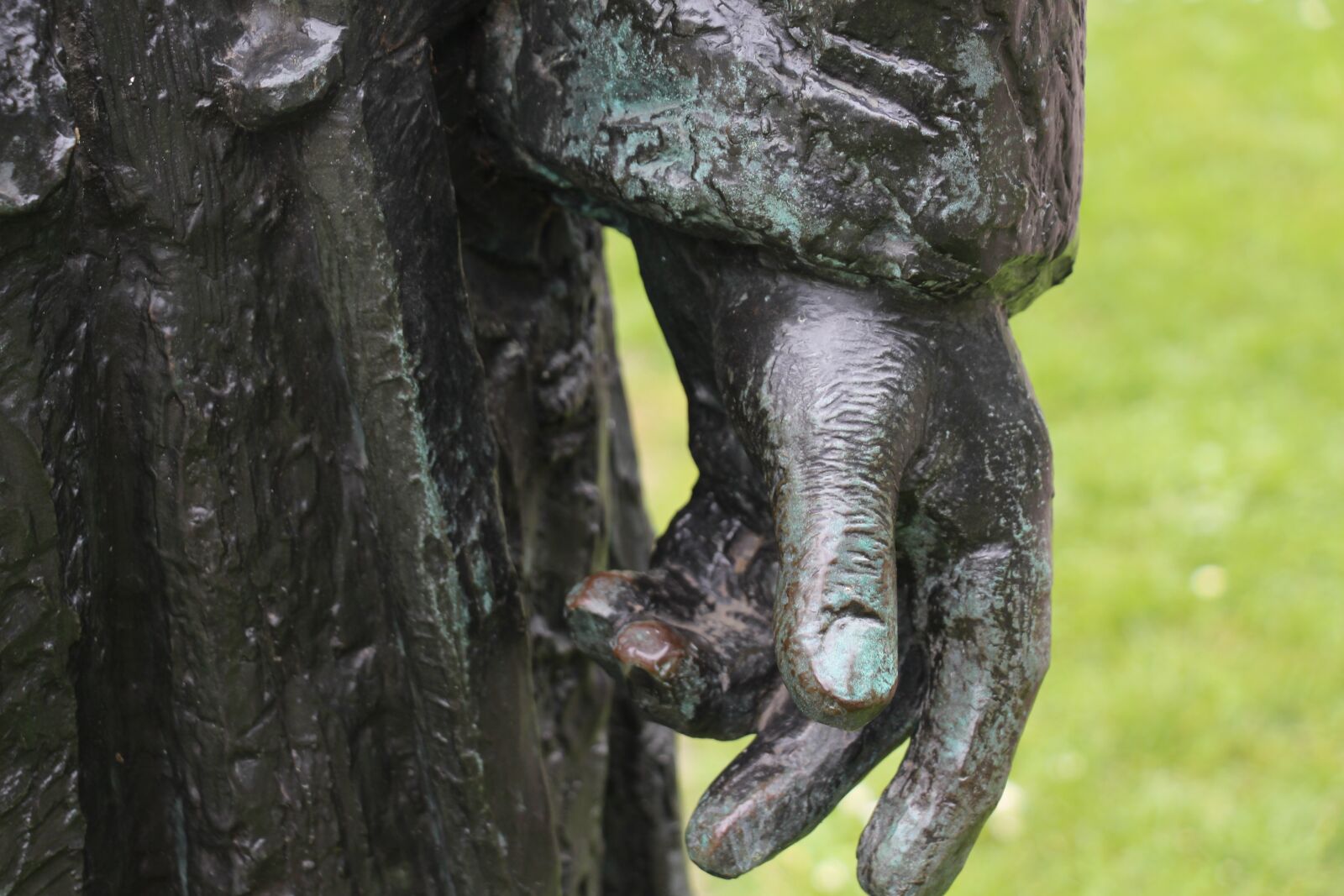 Canon EOS 700D (EOS Rebel T5i / EOS Kiss X7i) sample photo. Hand, statue, soldier photography