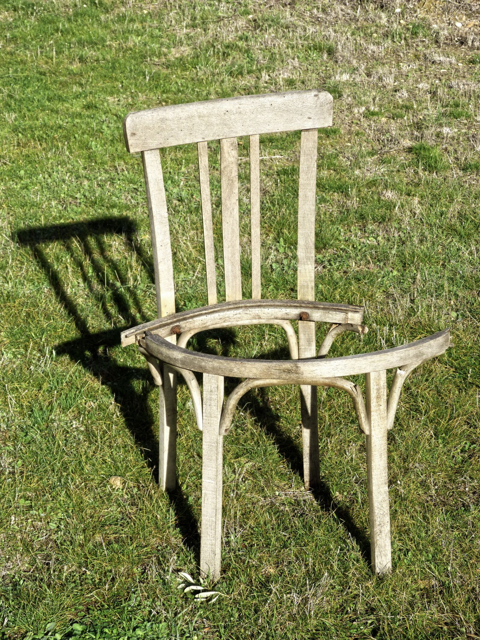 Panasonic DMC-FZ62 sample photo. Chair, rickety, symbol photography