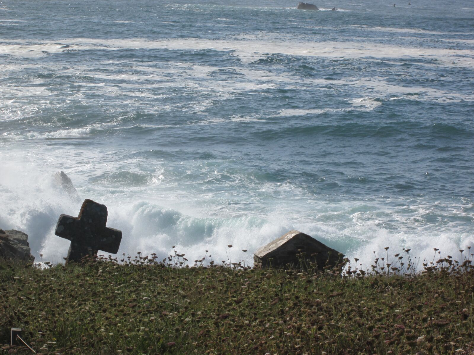 Canon PowerShot A2500 sample photo. Cross, cabin, sea photography