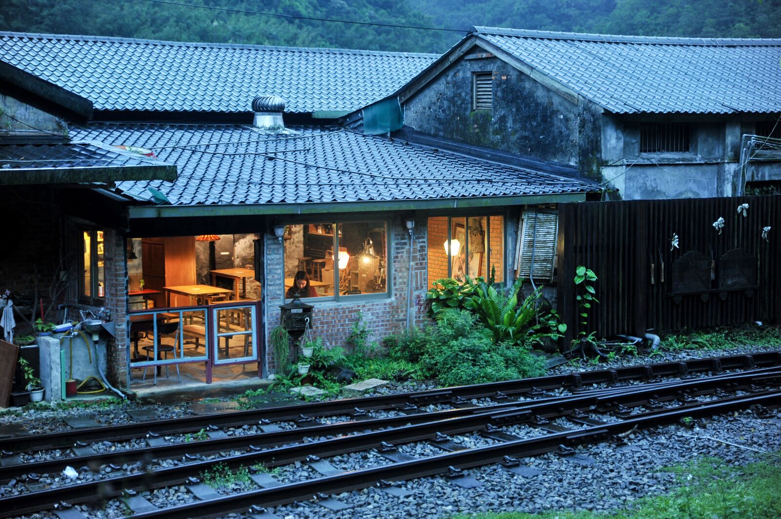 Nikon D700 sample photo. Taiwan, cafe, train photography