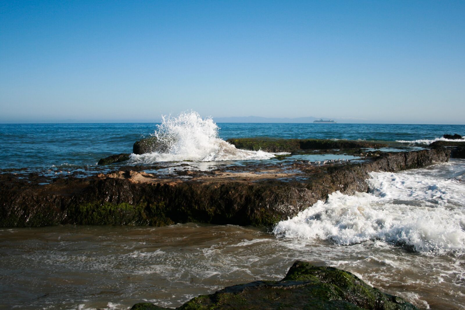 Canon EOS 400D (EOS Digital Rebel XTi / EOS Kiss Digital X) + Canon EF-S 18-55mm F3.5-5.6 II sample photo. Ocean, waves, sea photography