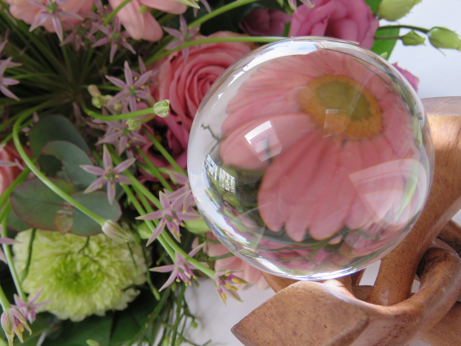 Canon PowerShot SX60 HS sample photo. Lens and bulb, bouquet photography