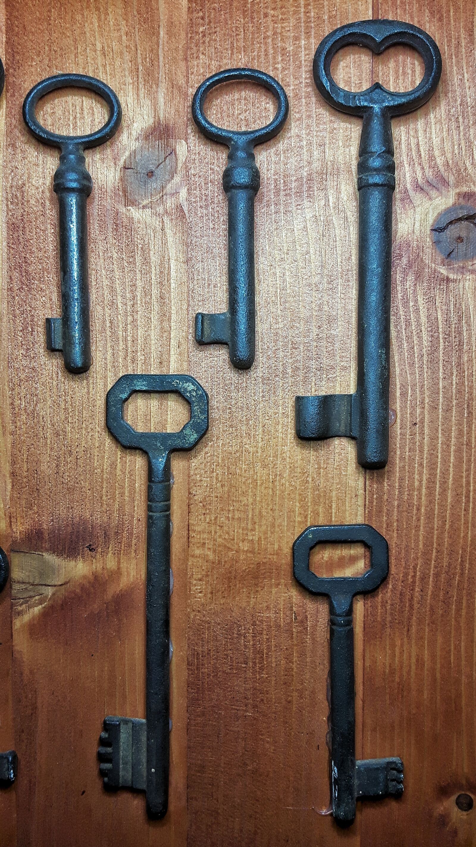 Samsung Galaxy S5 Neo sample photo. Keys, texture, paint photography