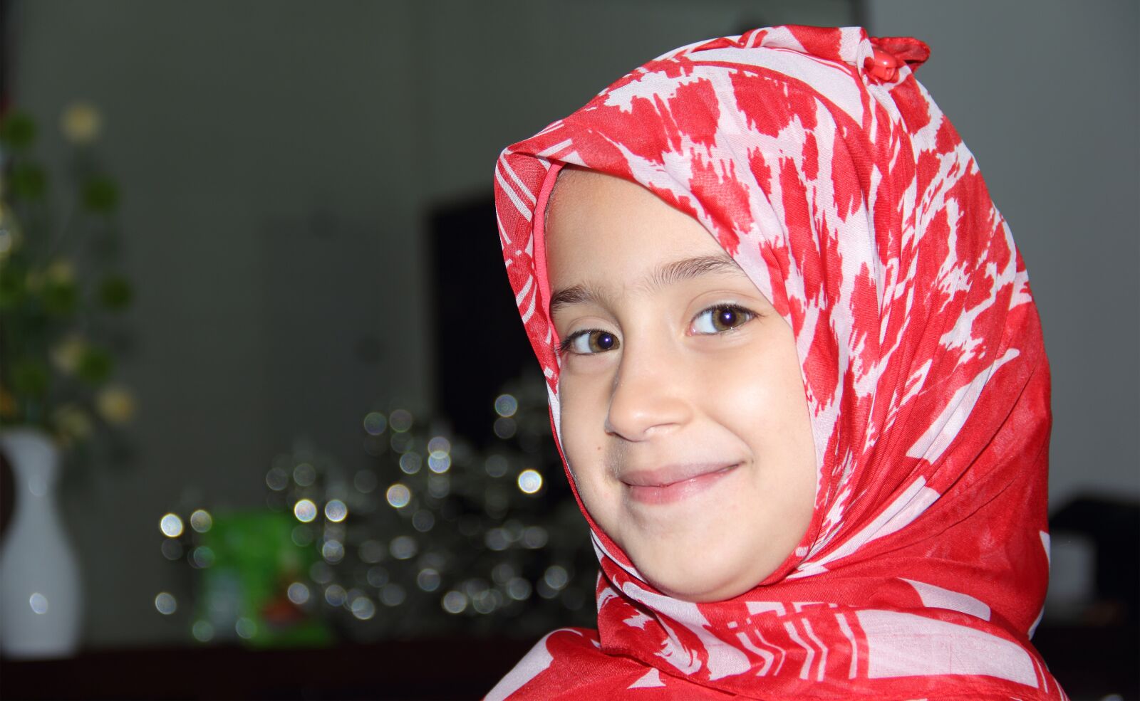 Canon EOS 60D sample photo. Little, girl, smiling photography