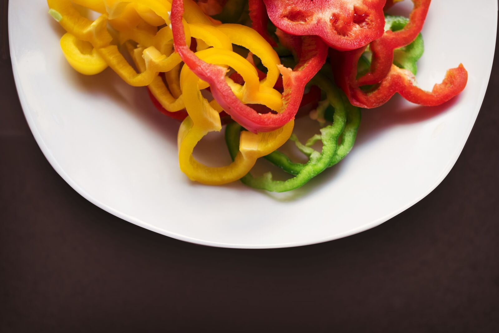 Fujifilm X-T1 + Fujifilm XF 35mm F1.4 R sample photo. Plate, pepper, dishes photography