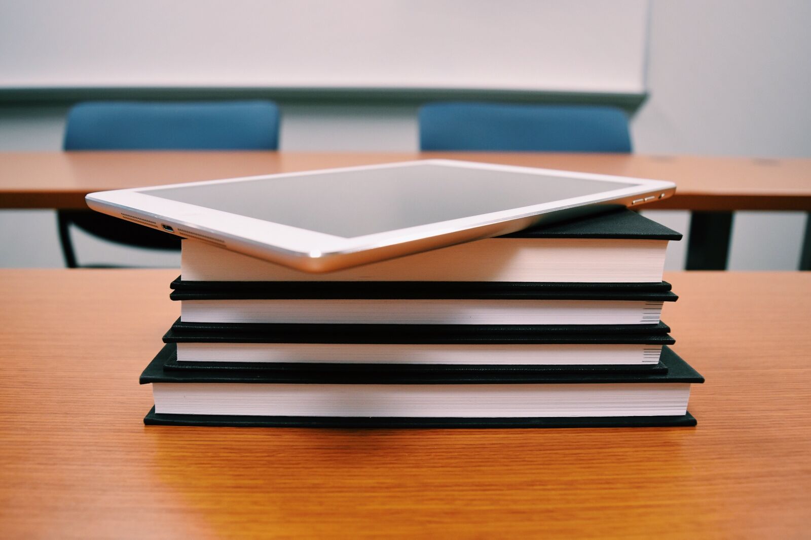 Nikon D5500 sample photo. Tablet, books, education photography