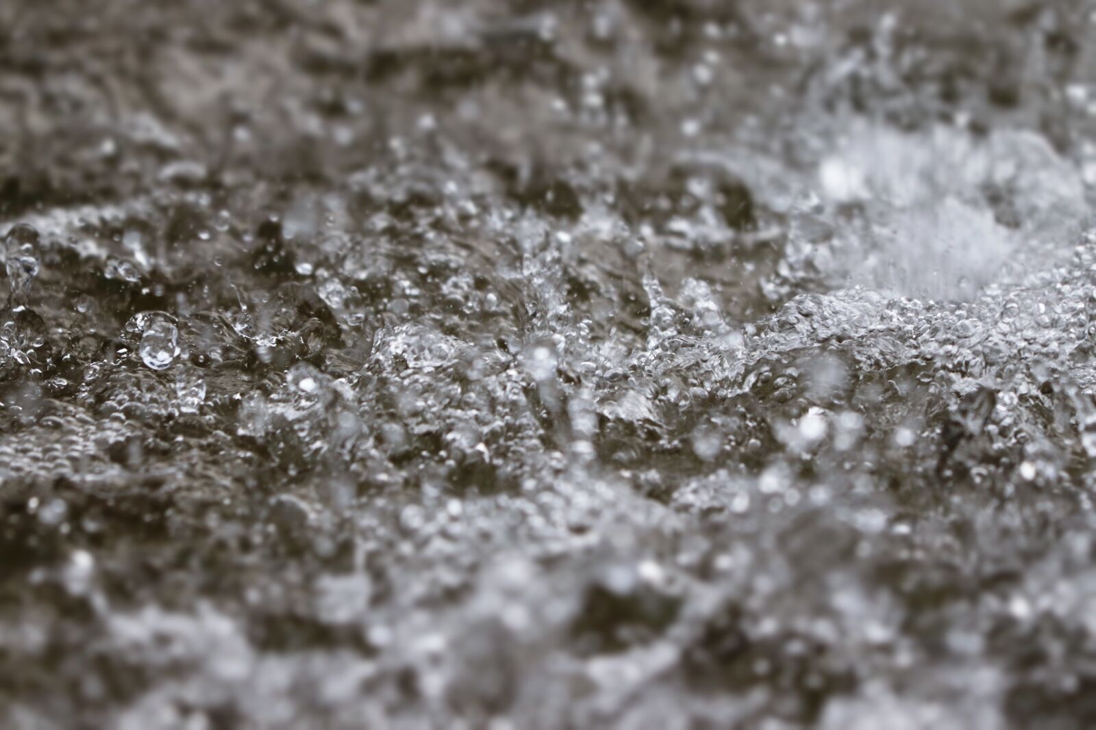 Canon EF 70-300 F4-5.6 IS II USM sample photo. Fountain, water, park photography