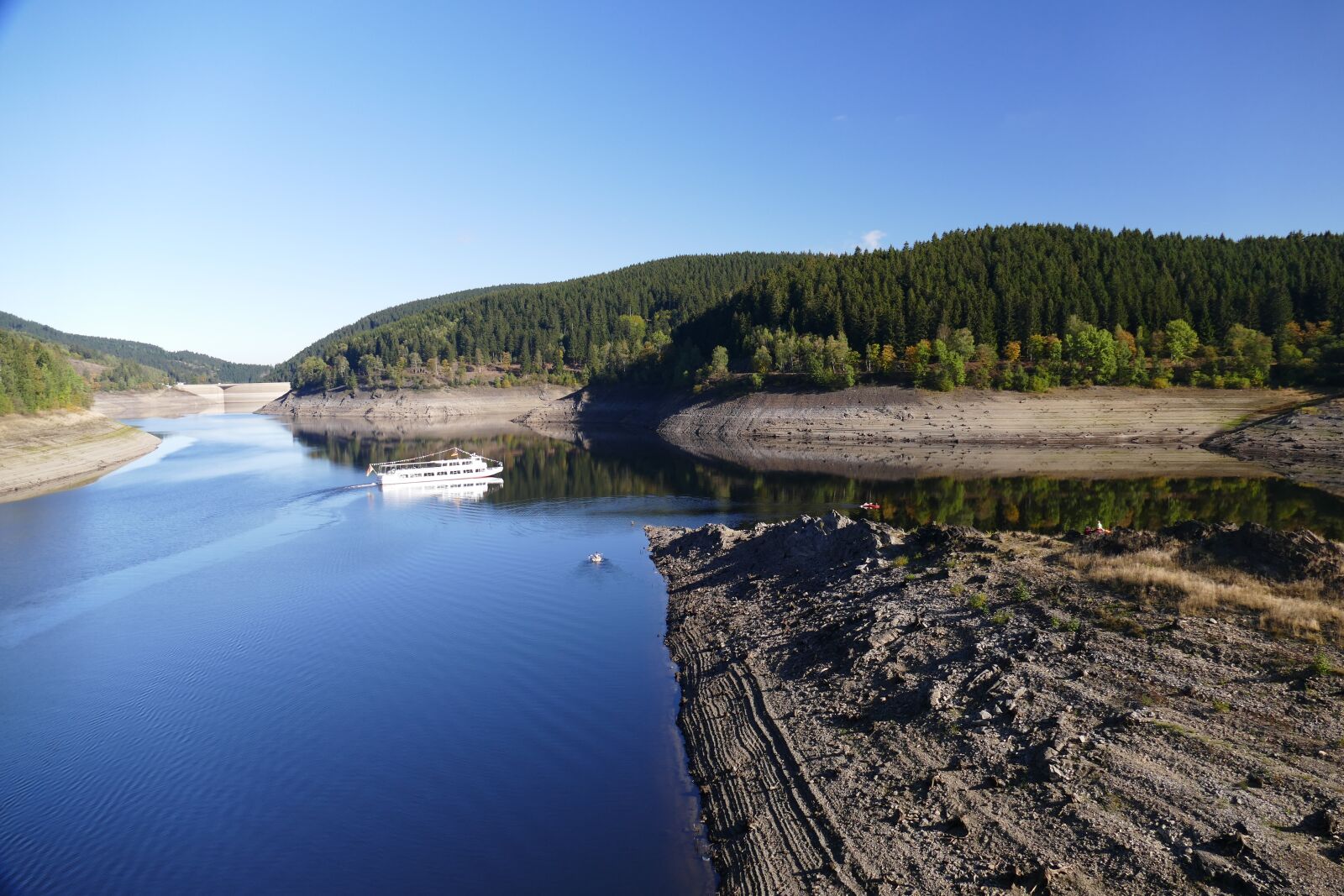 Panasonic Lumix DMC-FZ1000 sample photo. Landscape, dam, bank photography