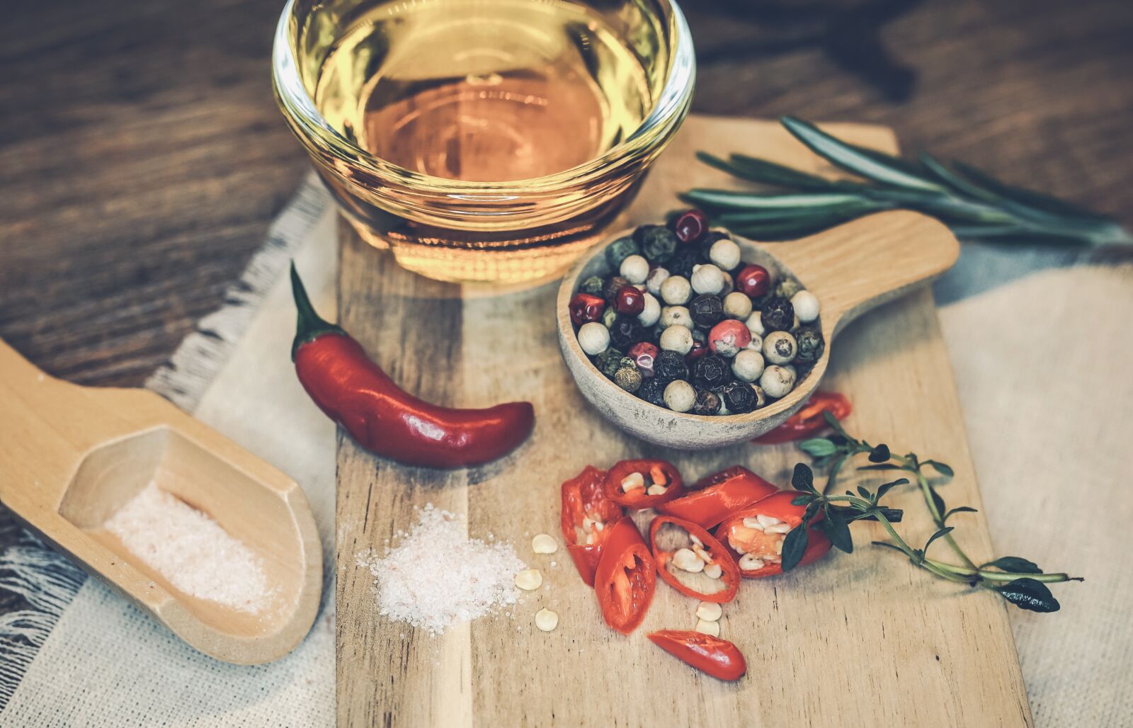 Sony ILCA-77M2 sample photo. Chili, spice, oil photography
