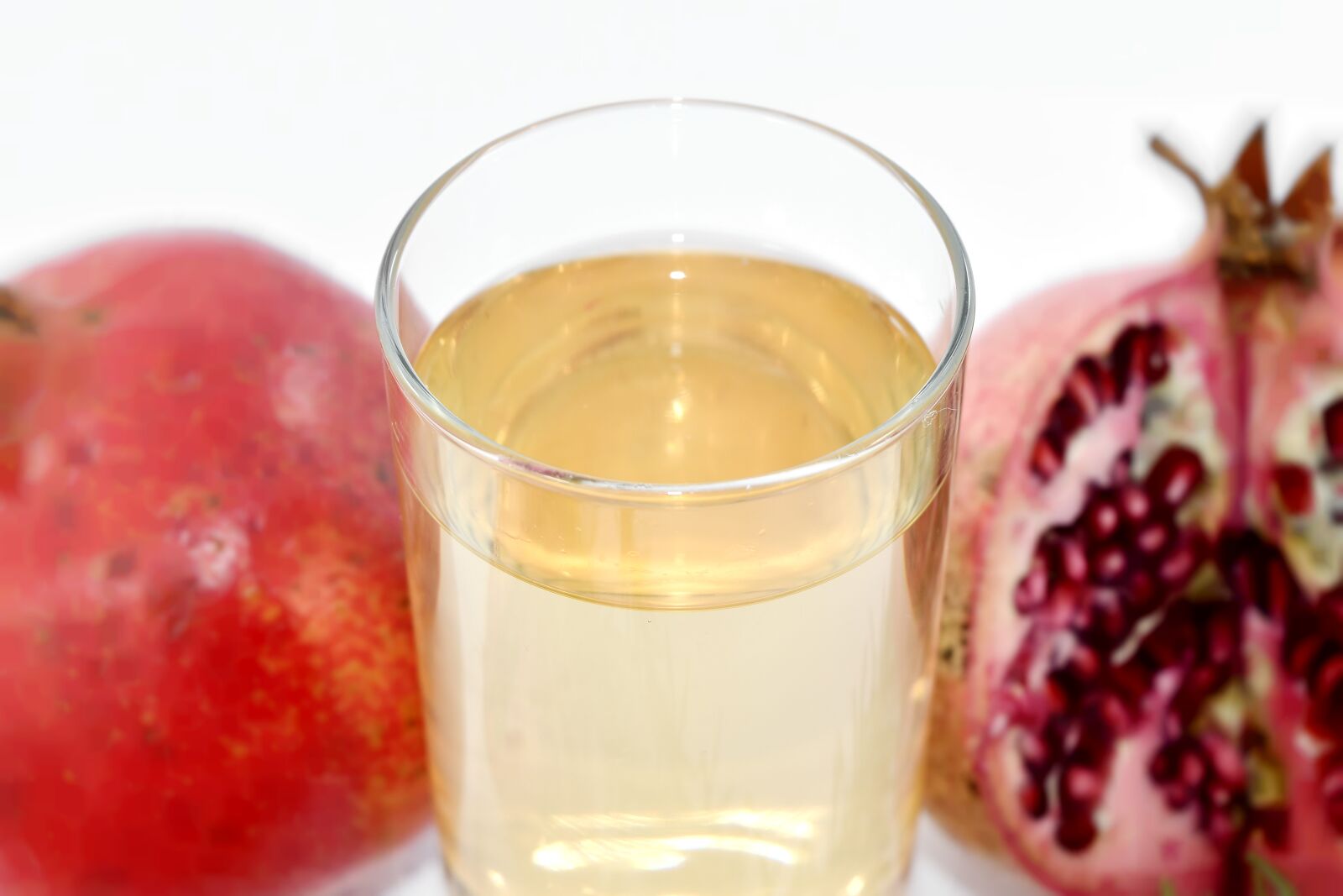 Nikon D5500 sample photo. Fruit juice, pomegranate, glass photography