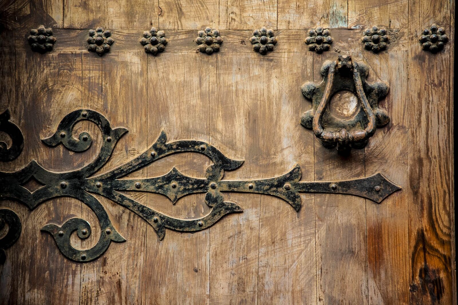 Nikon D700 sample photo. Doors, knobs, wood photography